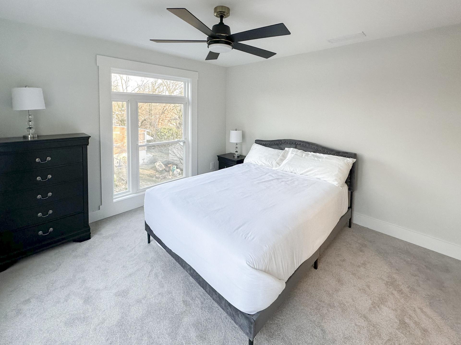 bedroom, detected:ceiling fan, window blind, bed
