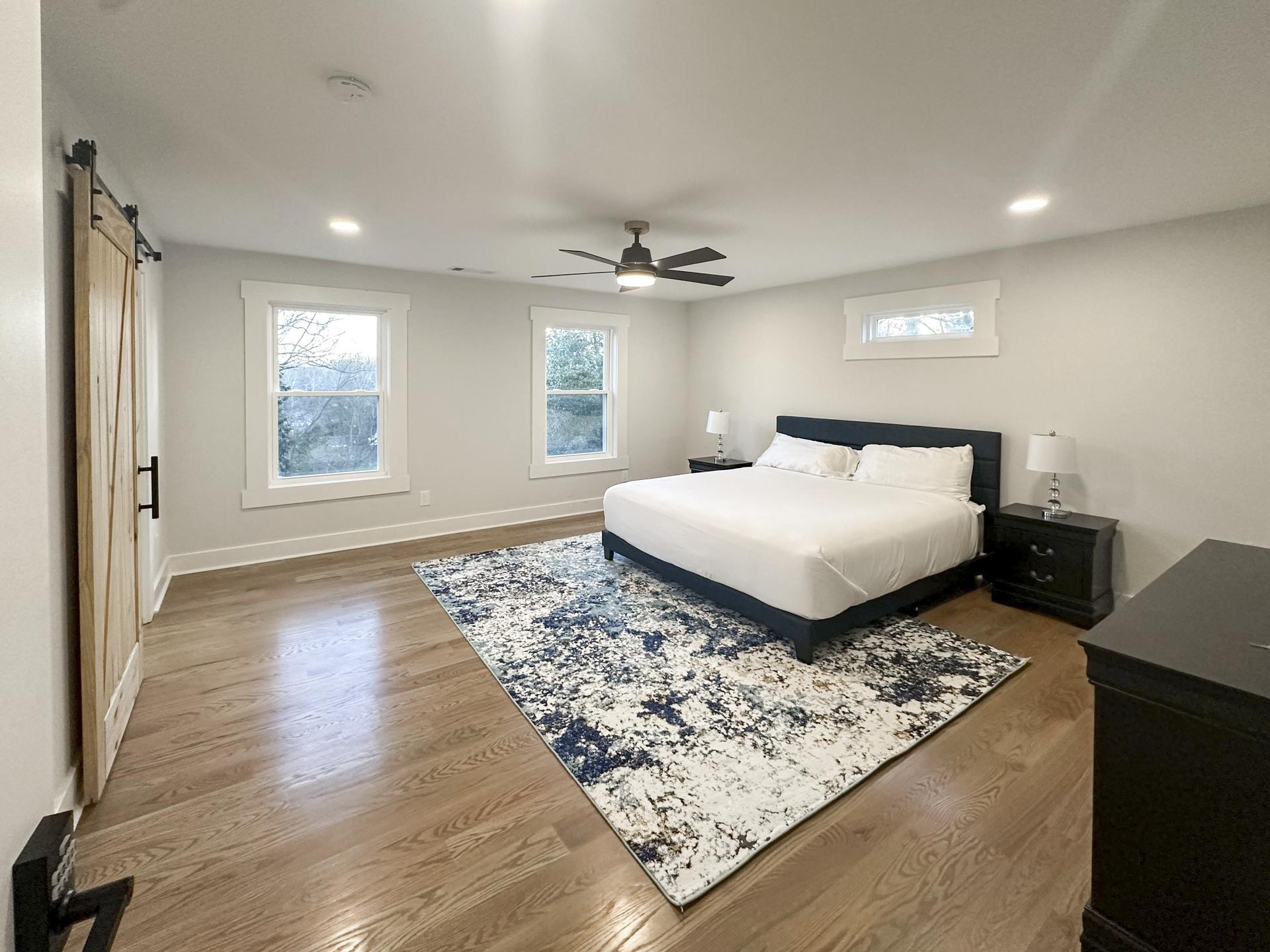bedroom, detected:window blind, ceiling fan, bed