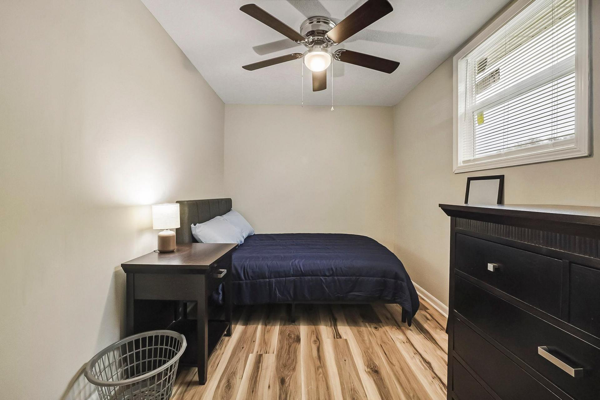 bedroom, detected:ceiling fan, window blind, bed