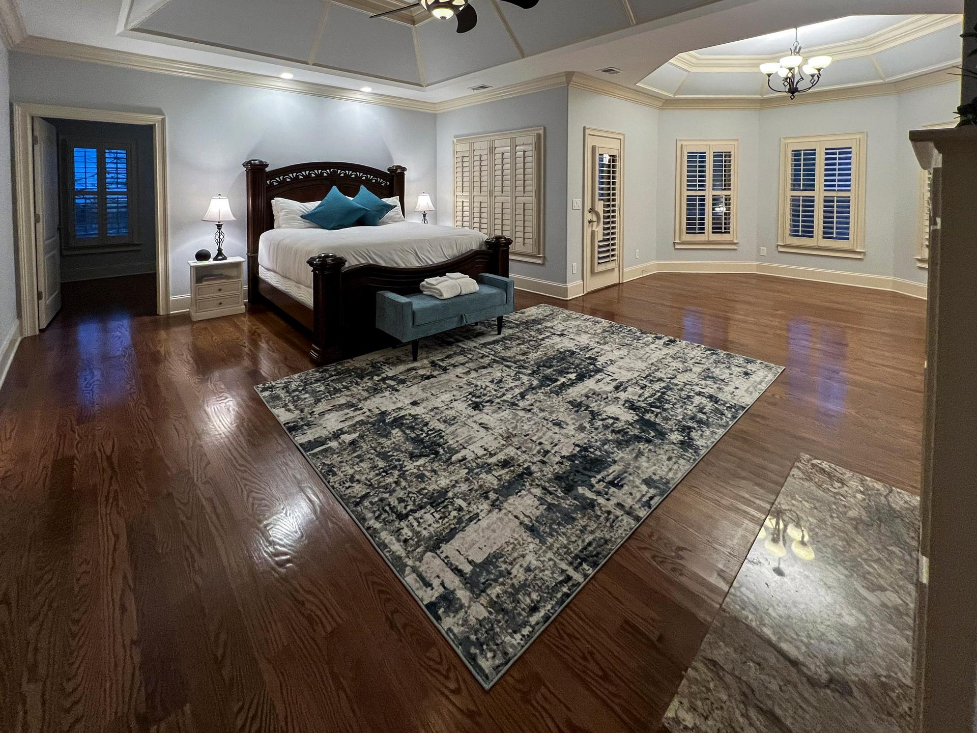 bedroom, detected:ceiling fan, window blind, carpet, bed