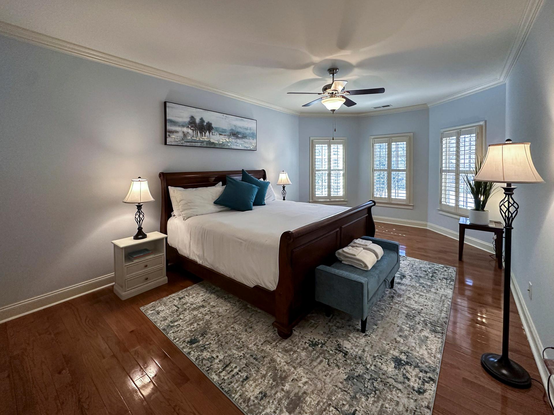 bedroom, detected:ceiling fan, bed, window blind