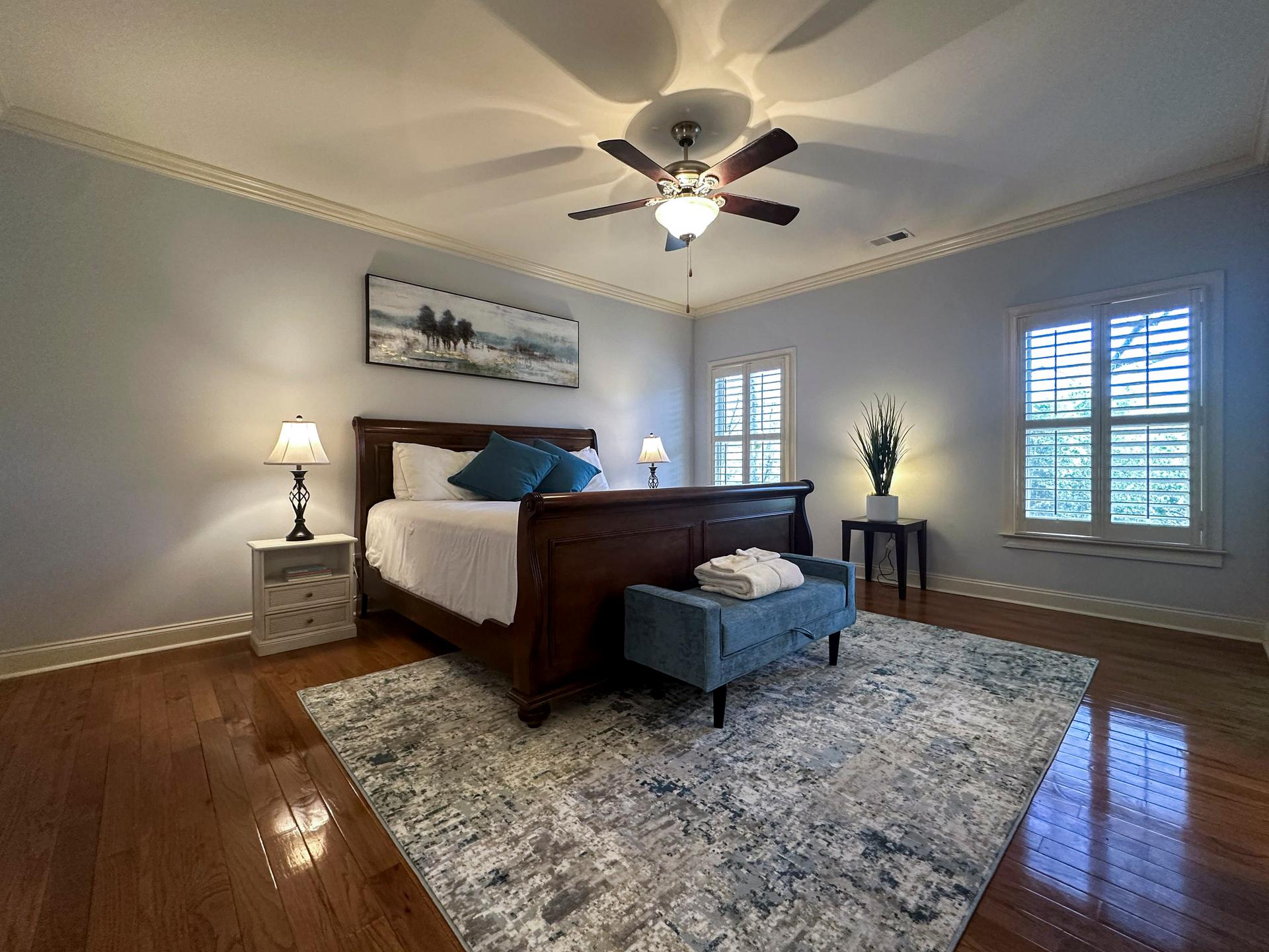 bedroom, detected:window blind, ceiling fan, bed