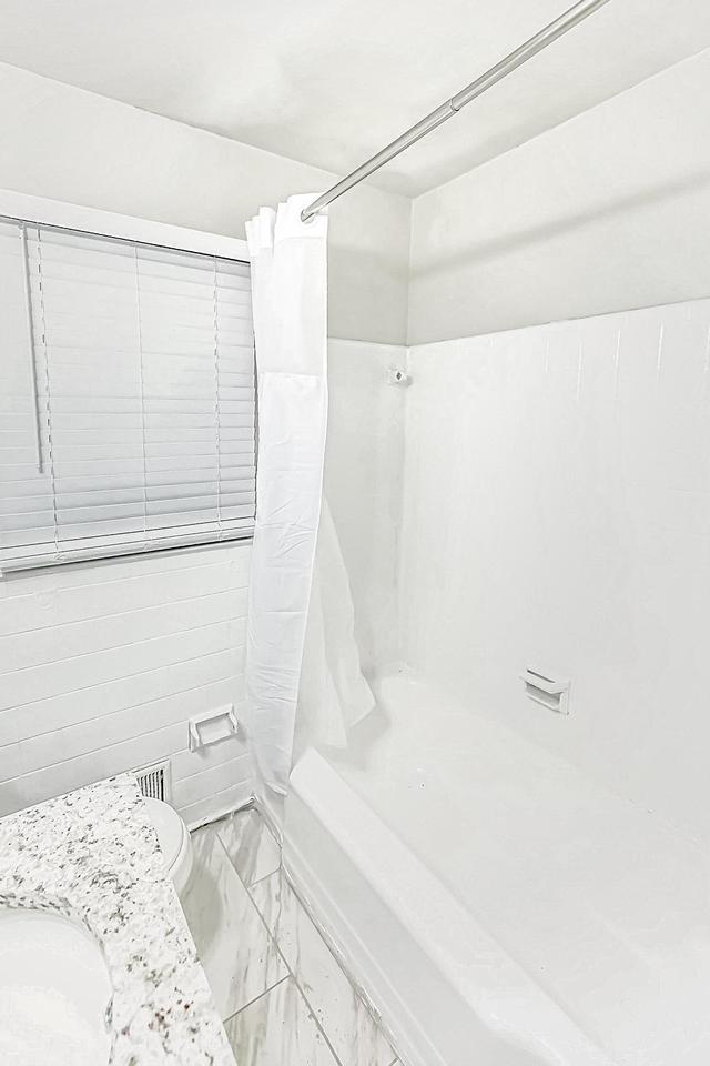Bathroom(s)