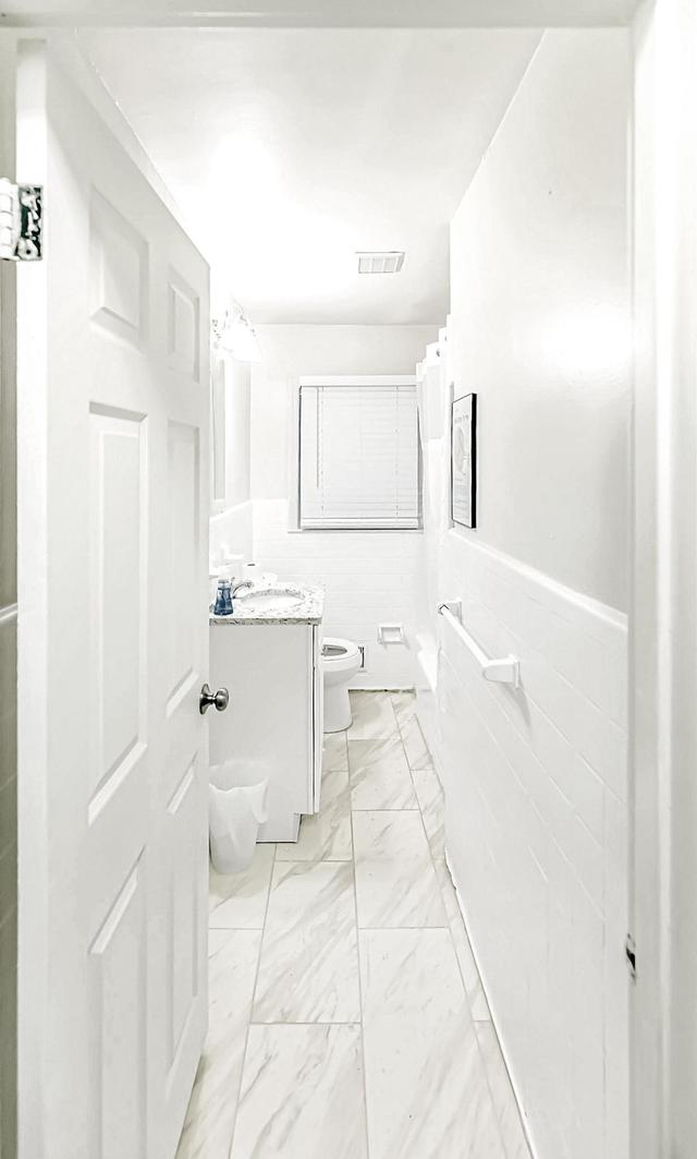 Bathroom(s)
