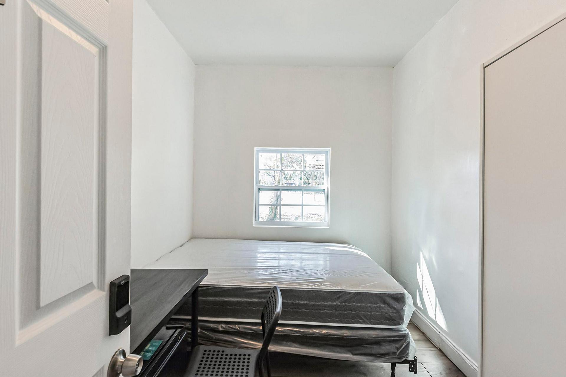 bedroom, detected:bed, window blind