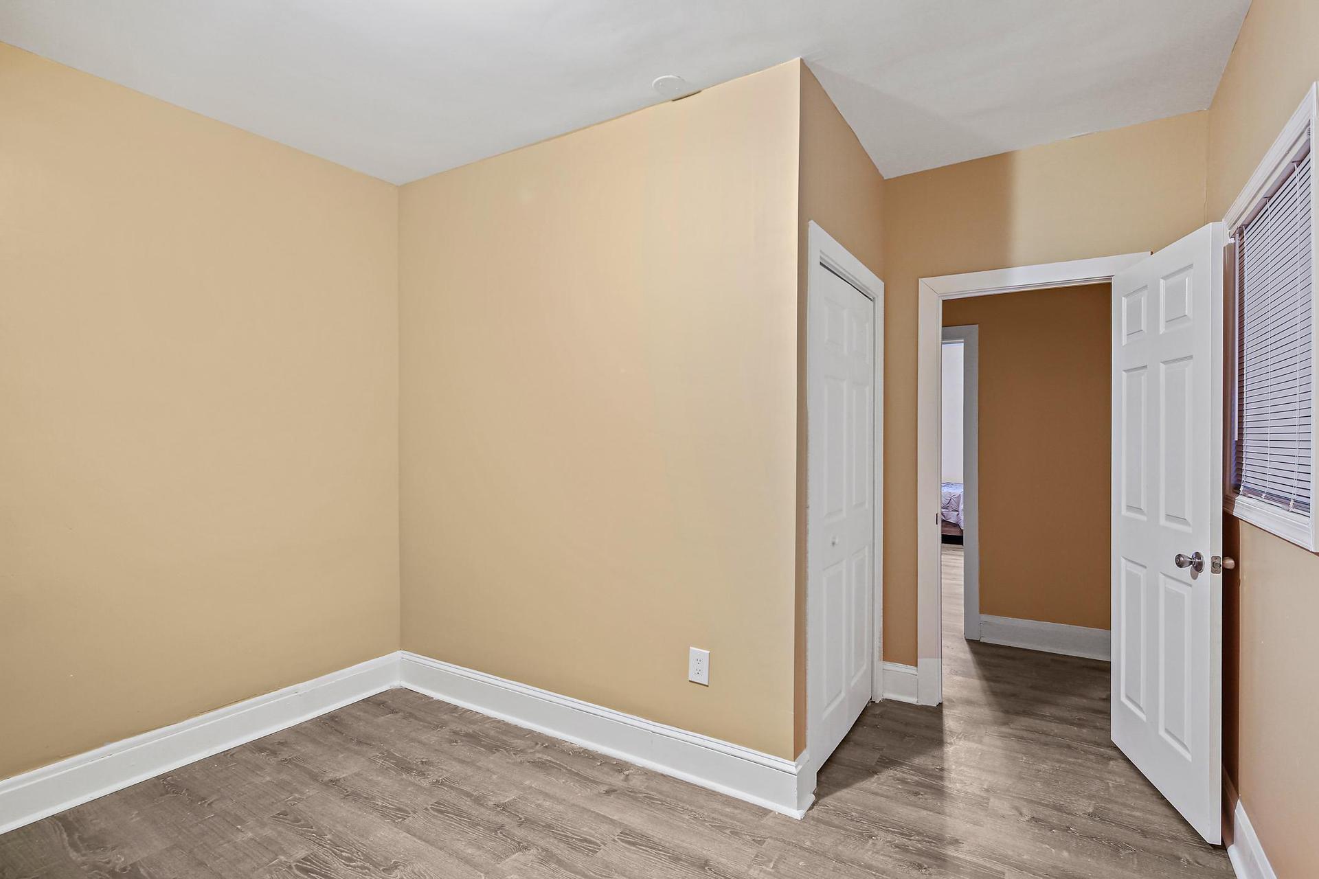 Separate entrance to jack and jill bath