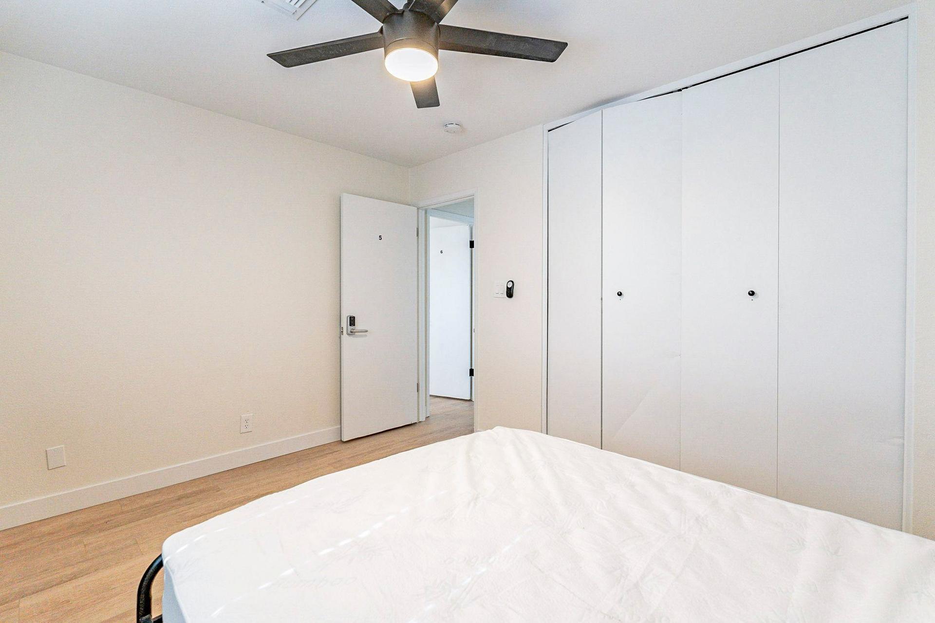 bedroom, detected:ceiling fan, bed