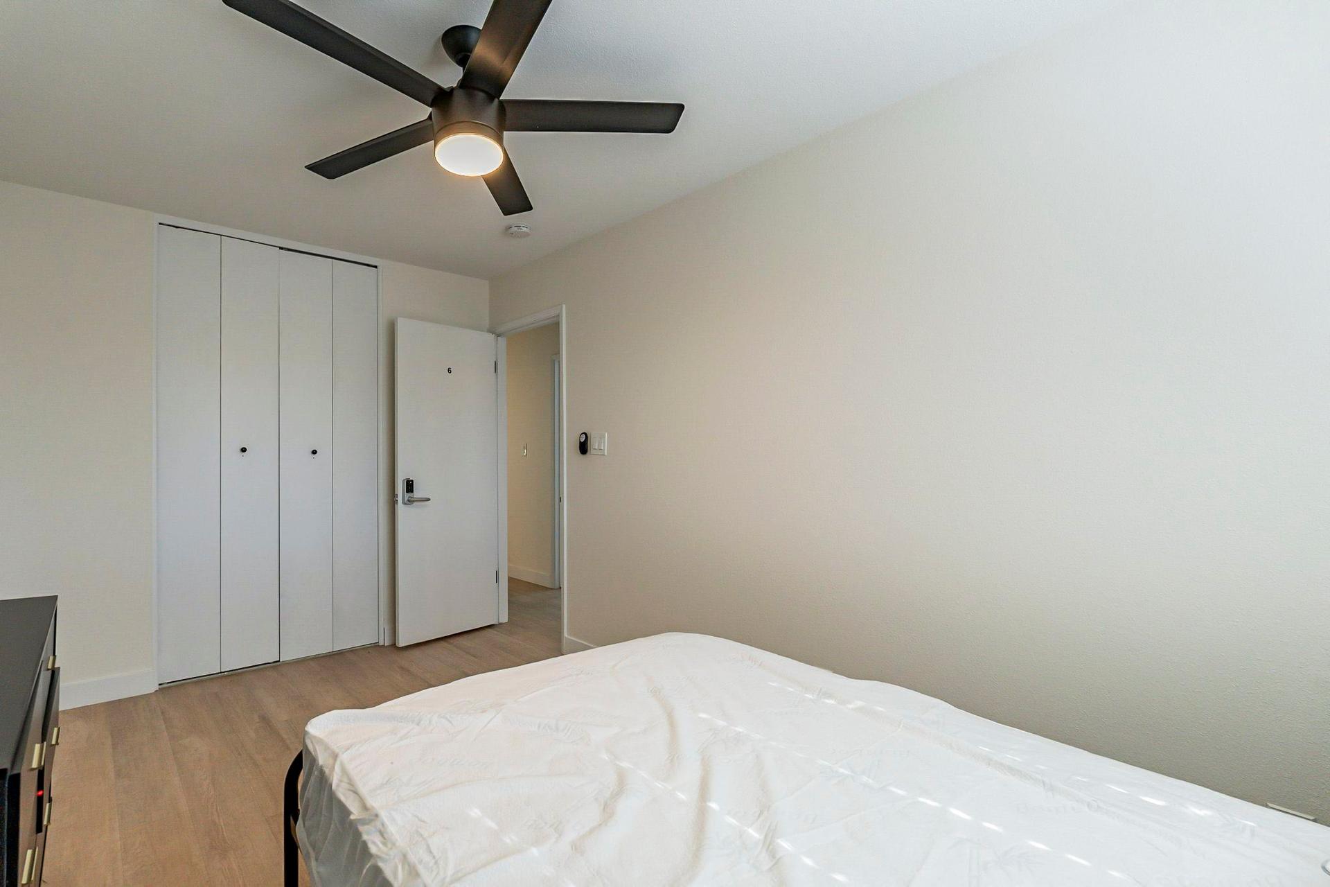 bedroom, detected:ceiling fan, bed, window blind