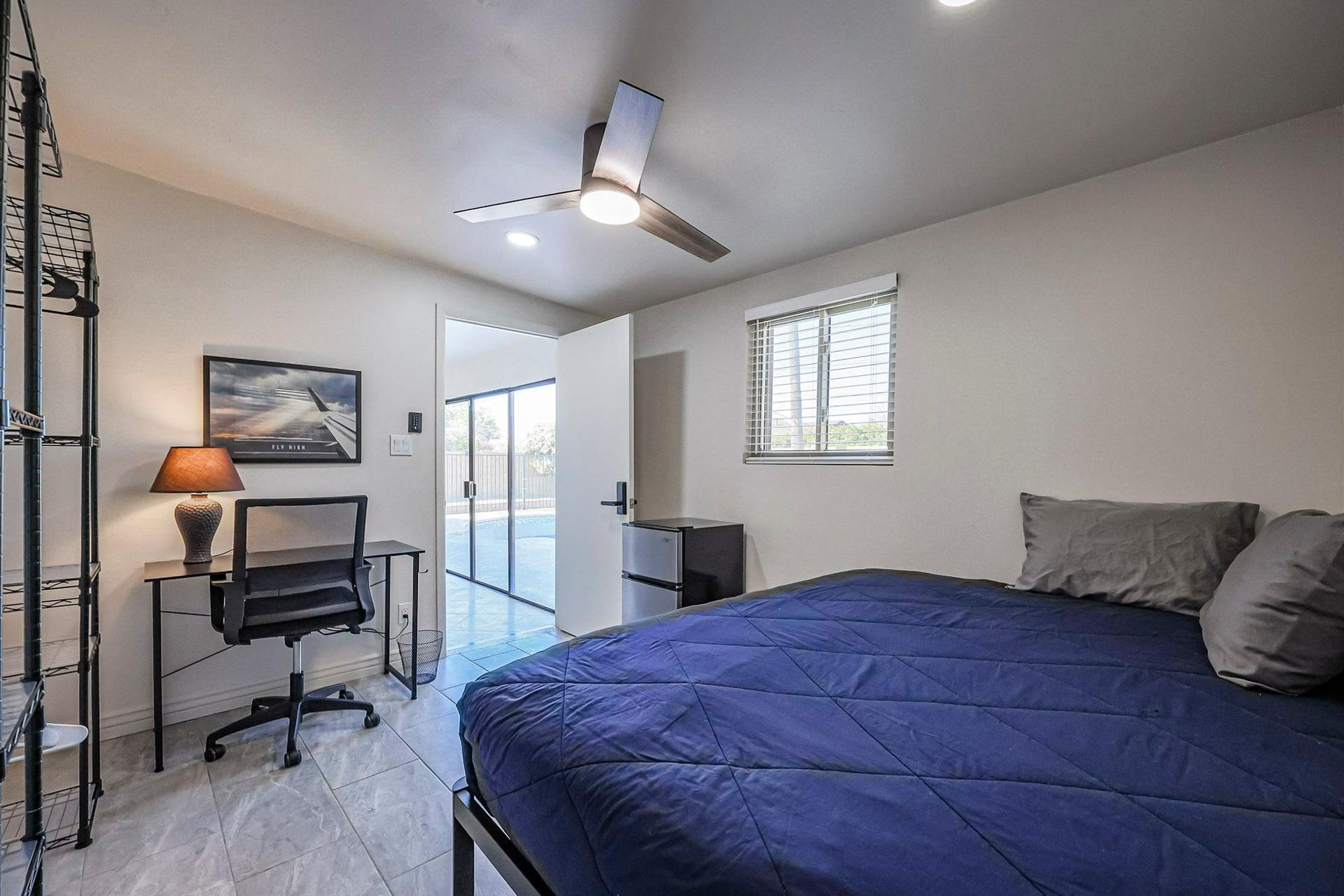 bedroom, detected:window blind, ceiling fan, bed