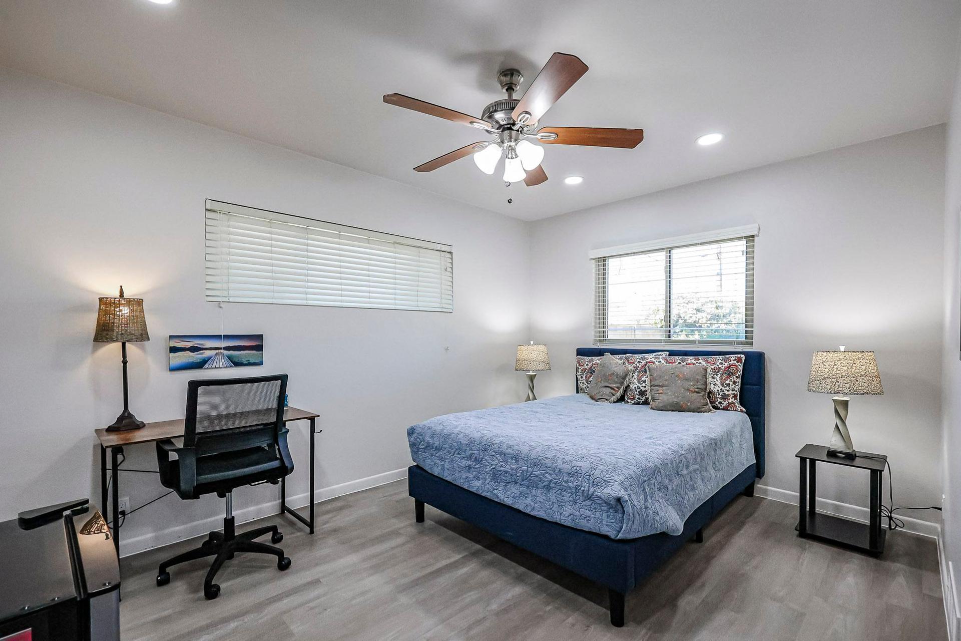 bedroom, detected:ceiling fan, window blind, bed