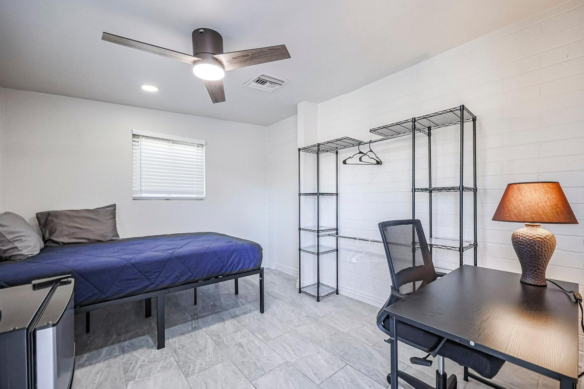 bedroom, detected:ceiling fan, window blind, bed