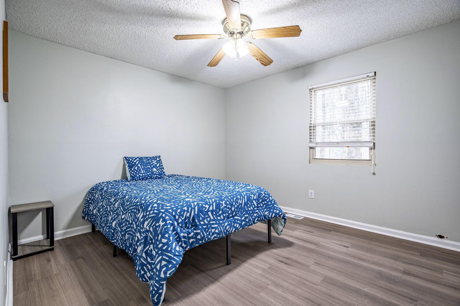 bedroom, detected:ceiling fan, window blind, bed