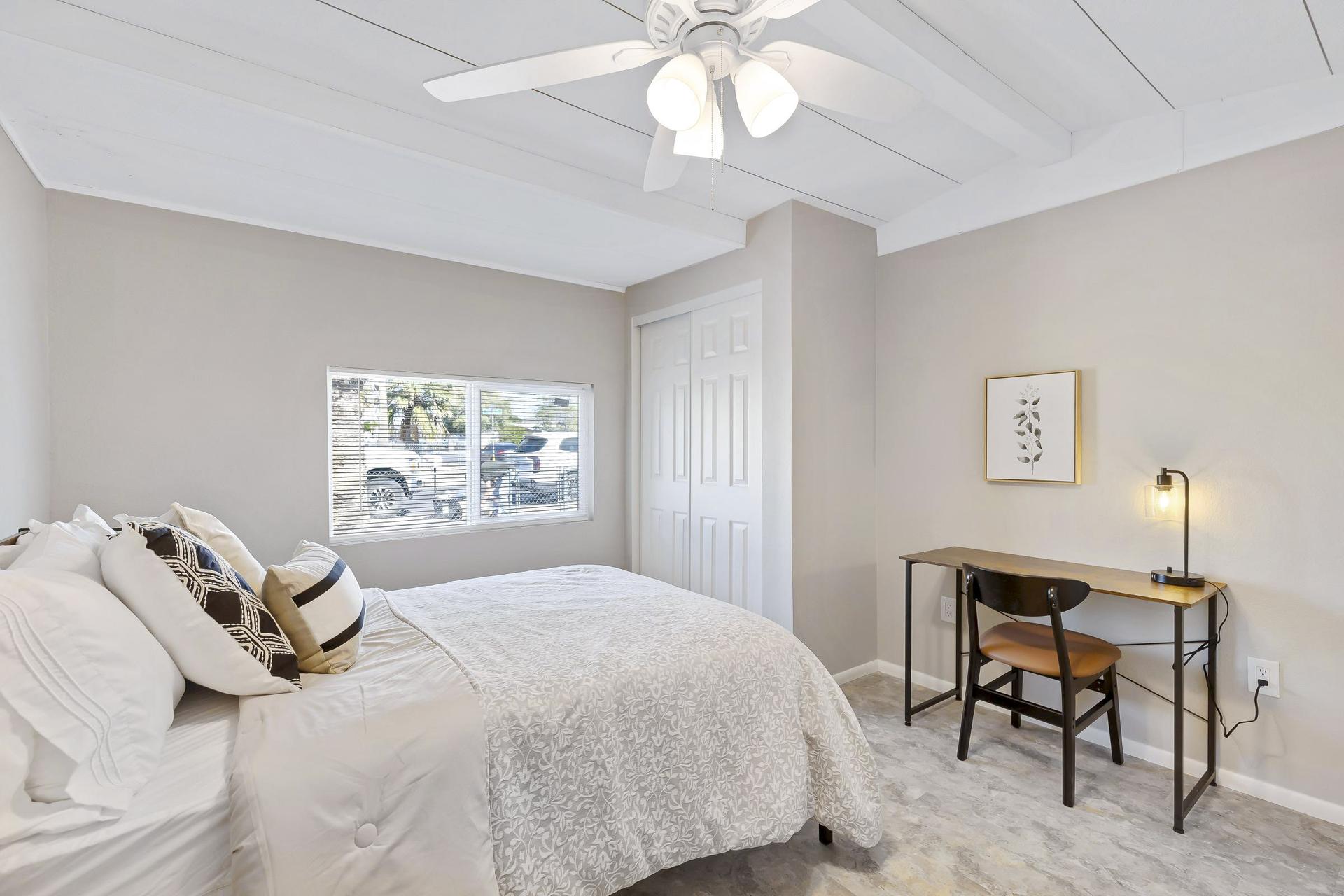 bedroom, detected:ceiling fan, window blind, bed
