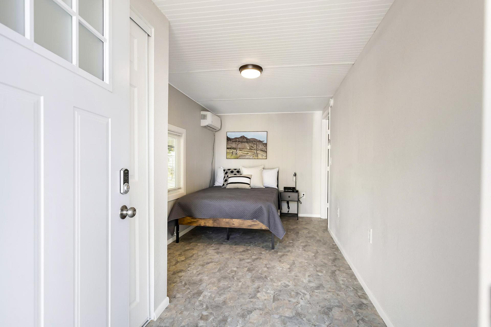 bedroom, detected:bed