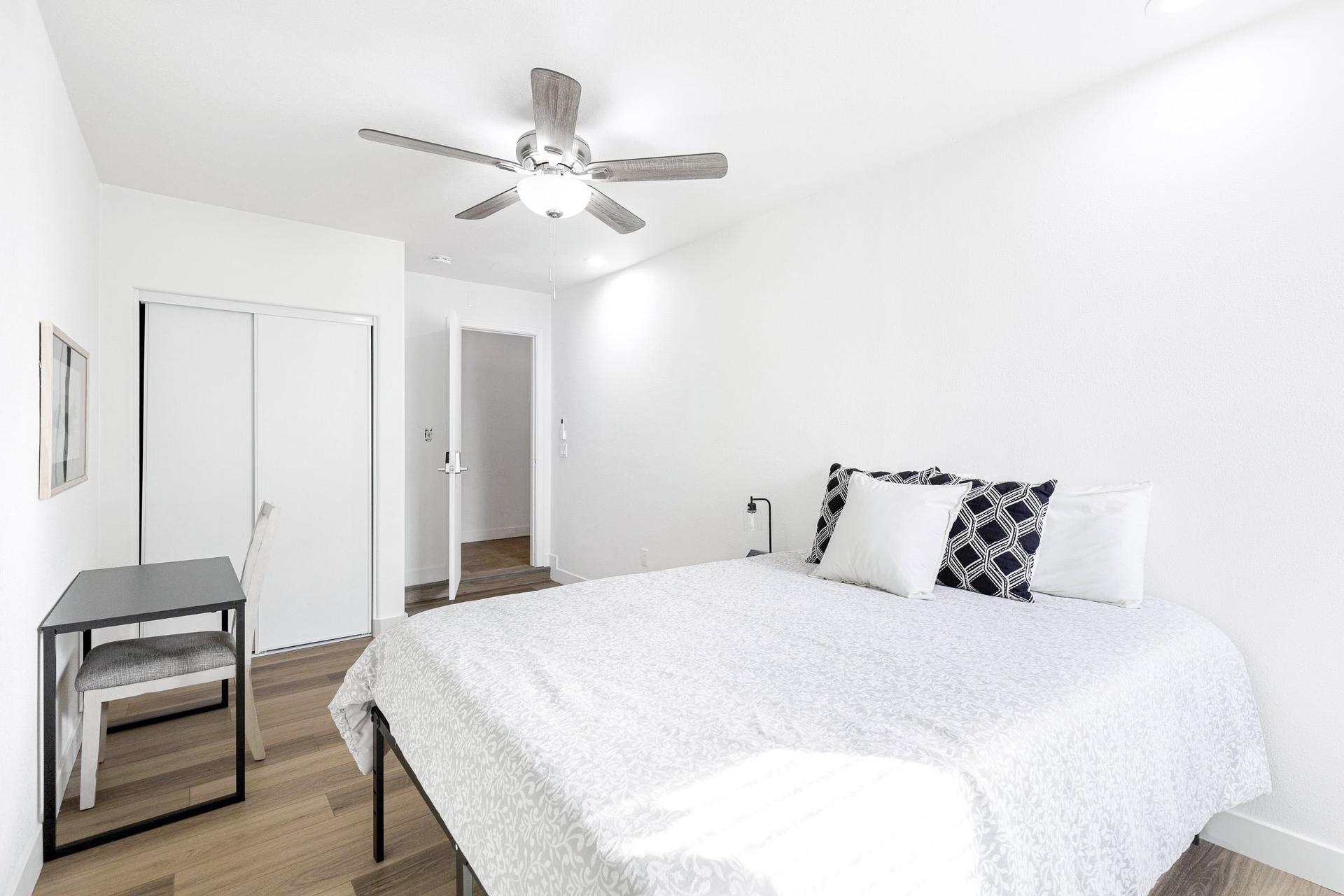 bedroom, detected:ceiling fan, bed
