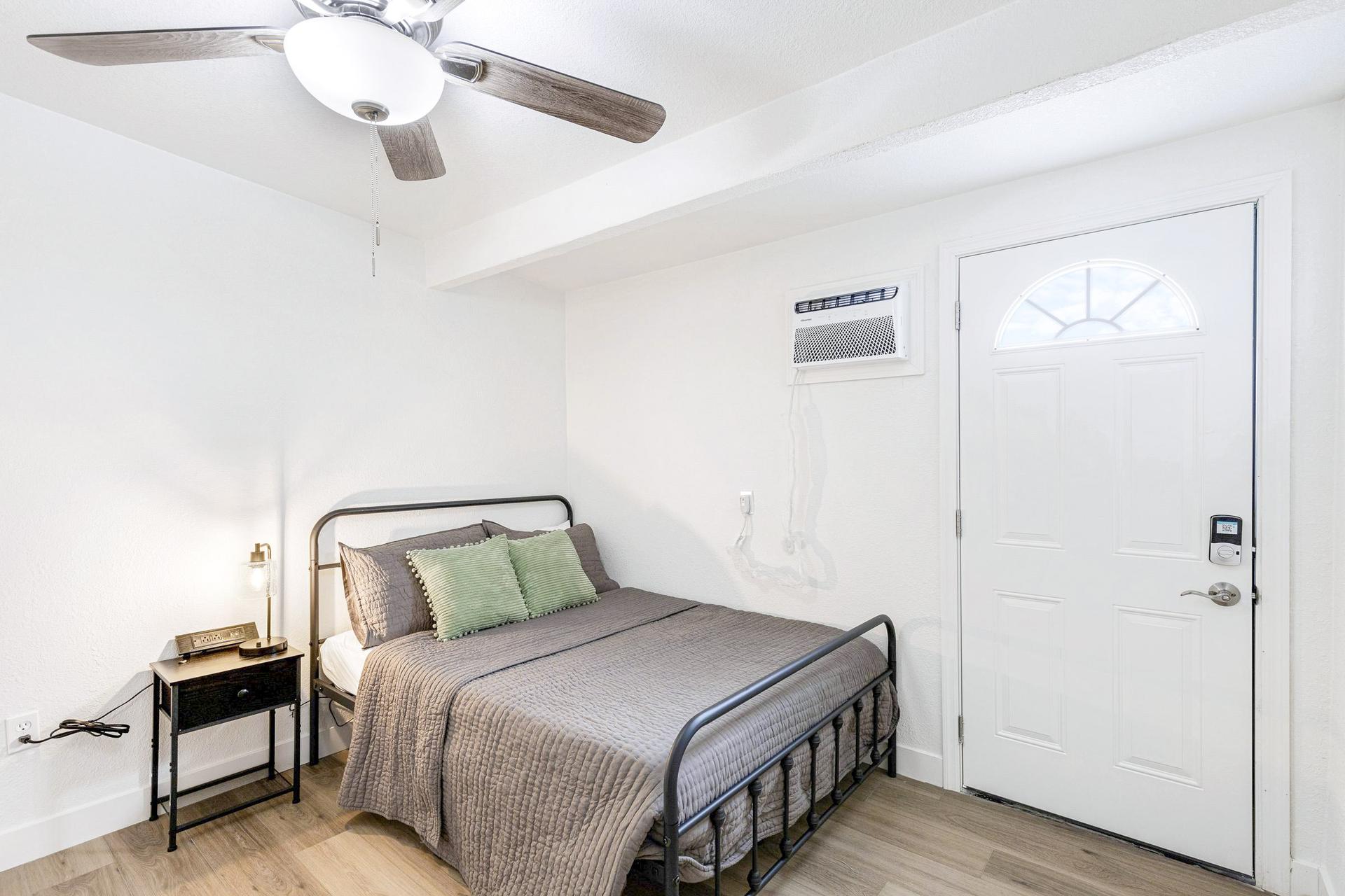 bedroom, detected:ceiling fan, bed