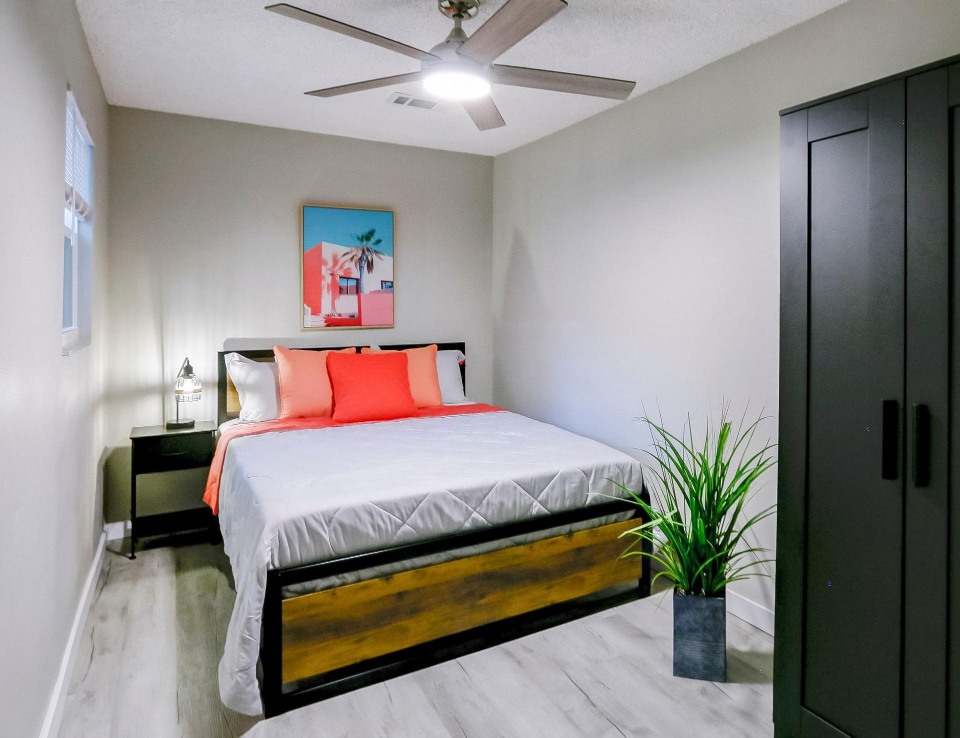 bedroom, detected:ceiling fan, bed, window blind