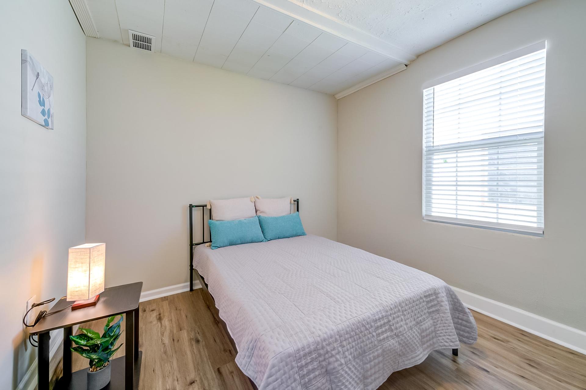 bedroom, detected: hardwood, window blind, bed