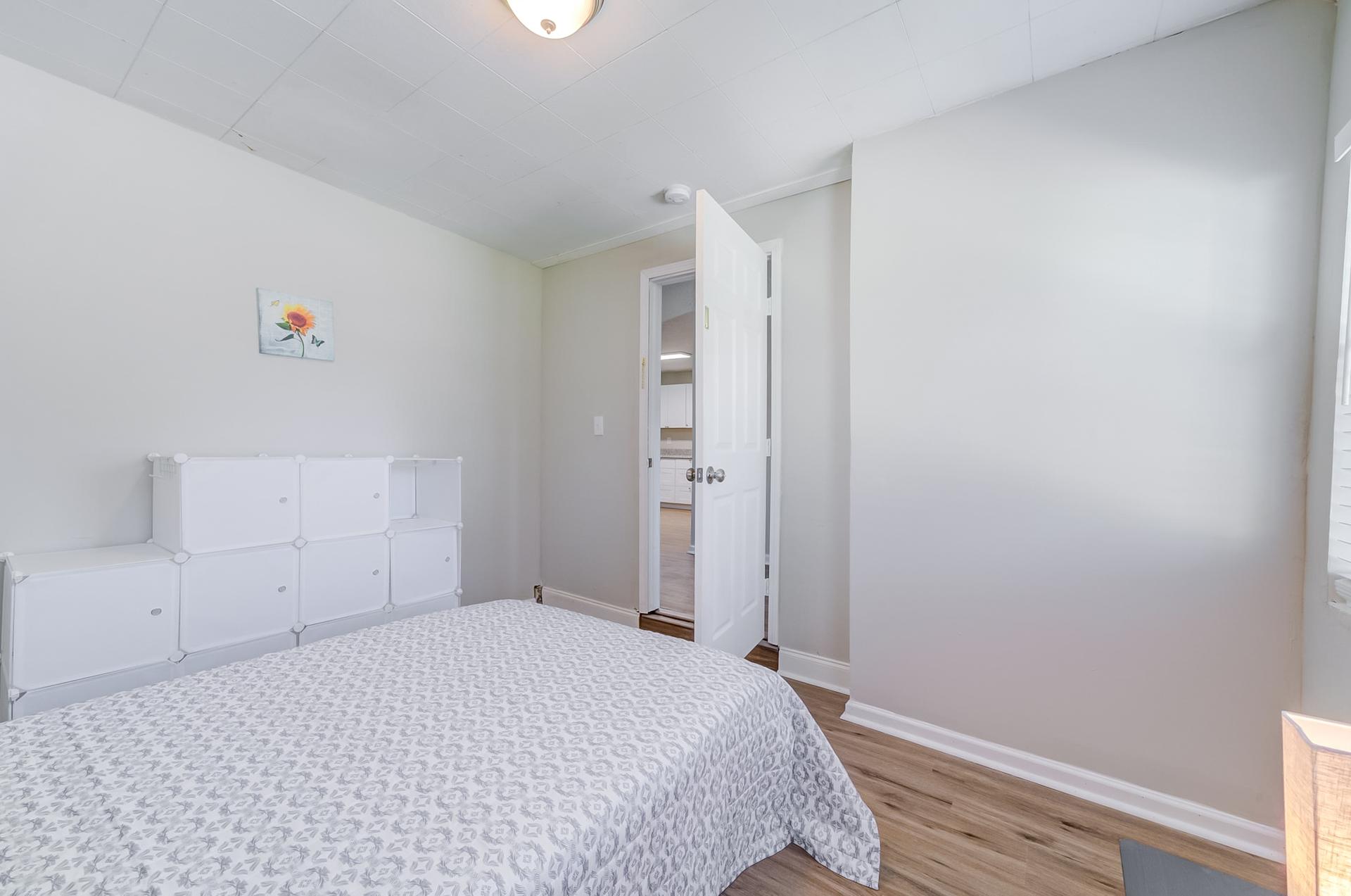 bedroom, detected: hardwood, window blind, bed