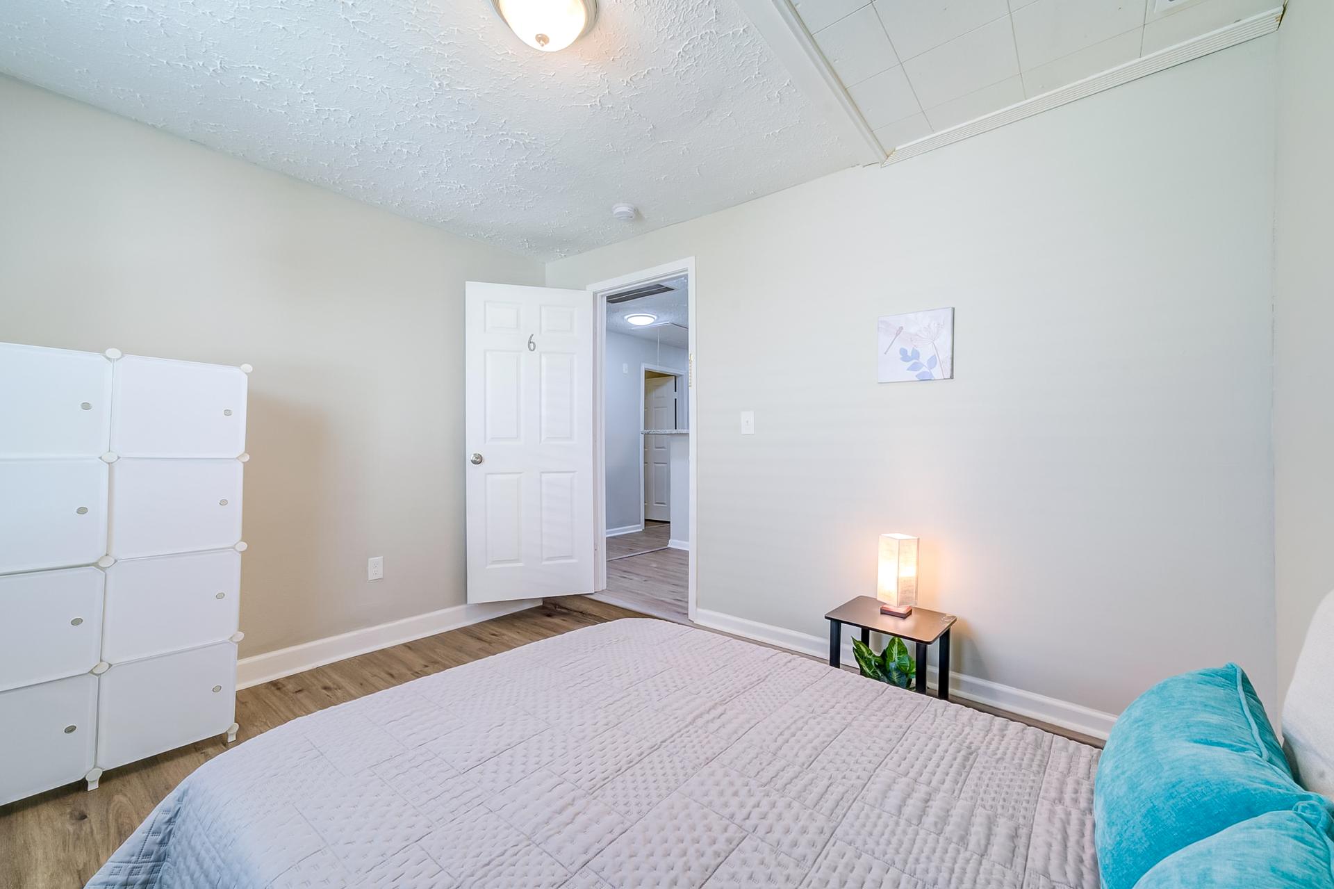 bedroom, detected: hardwood, bed