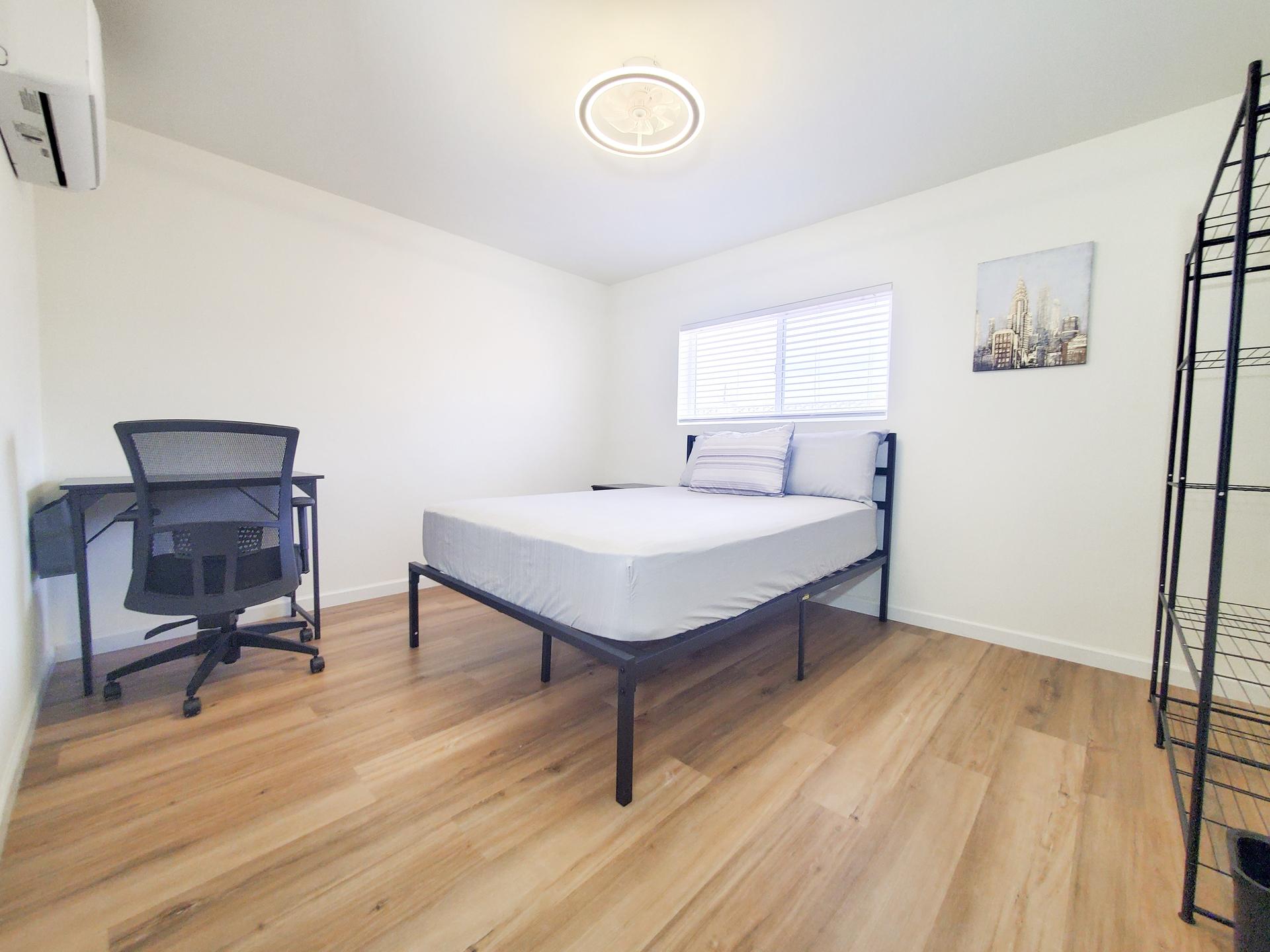 bedroom, detected:window blind, bed
