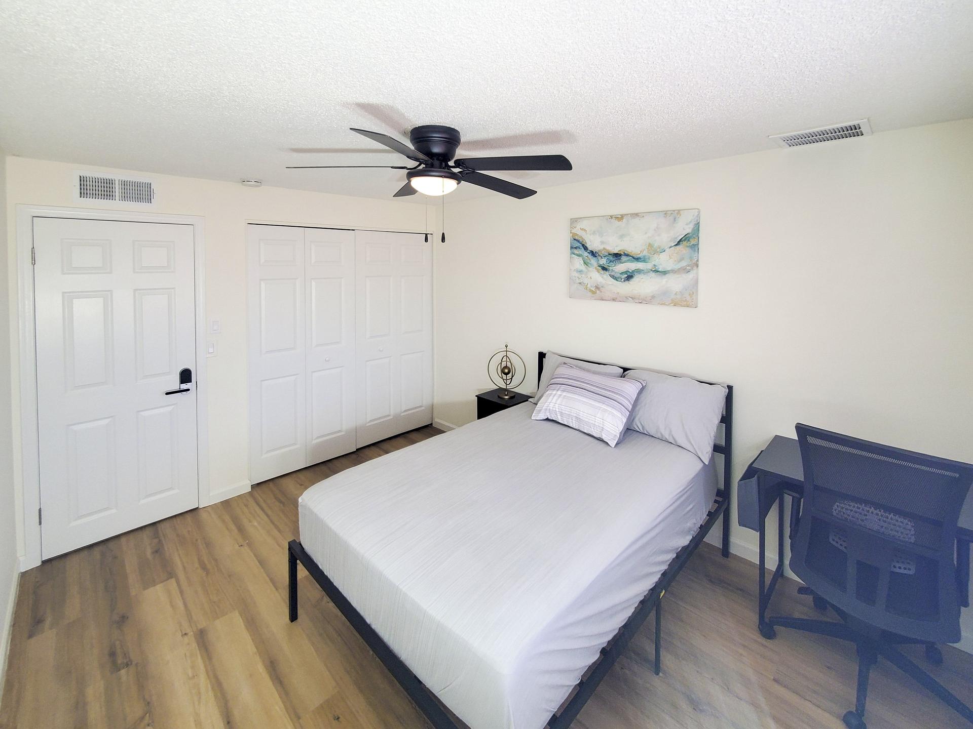 bedroom, detected:ceiling fan, bed, window blind