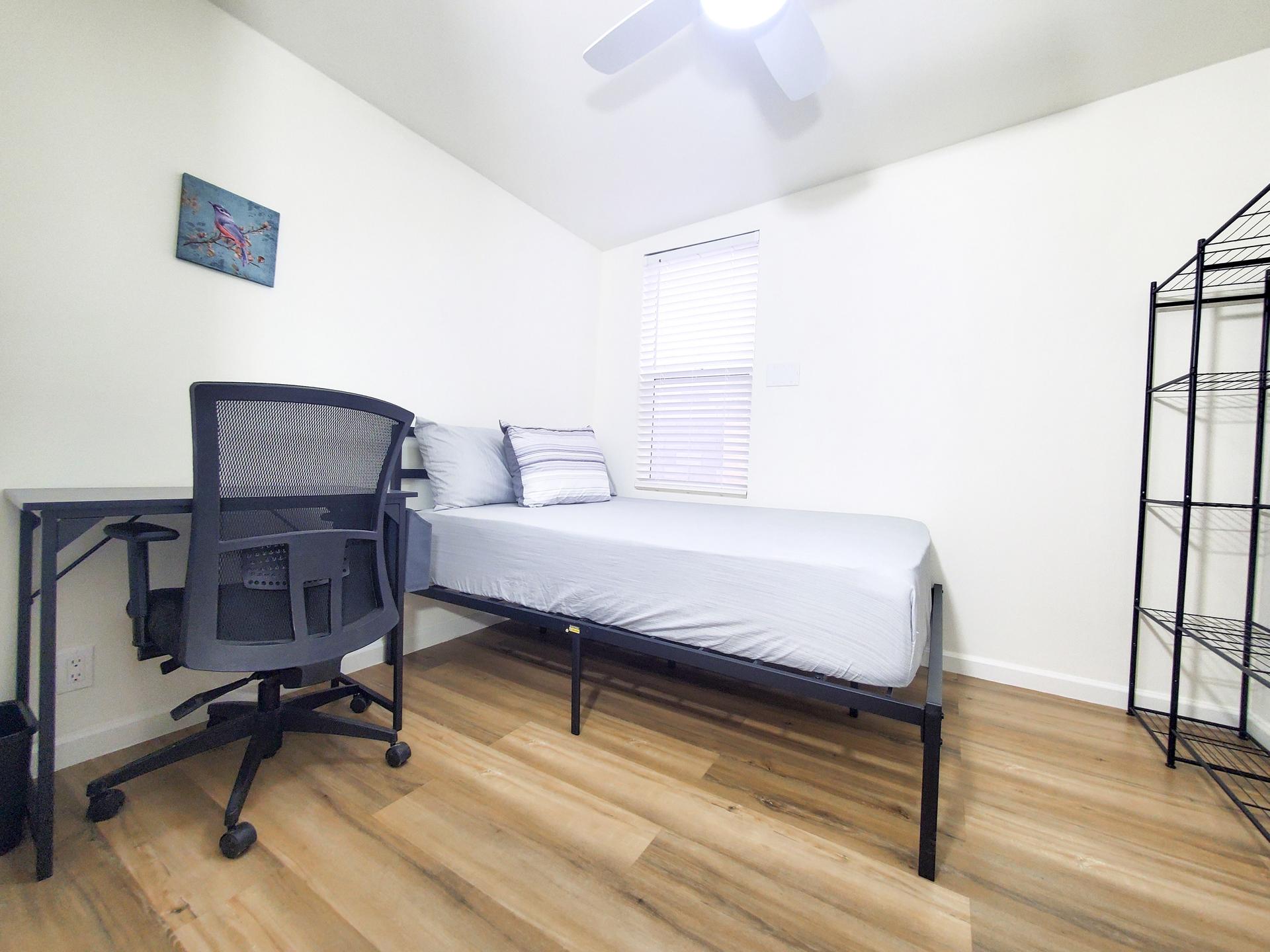 bedroom, detected:ceiling fan, bed