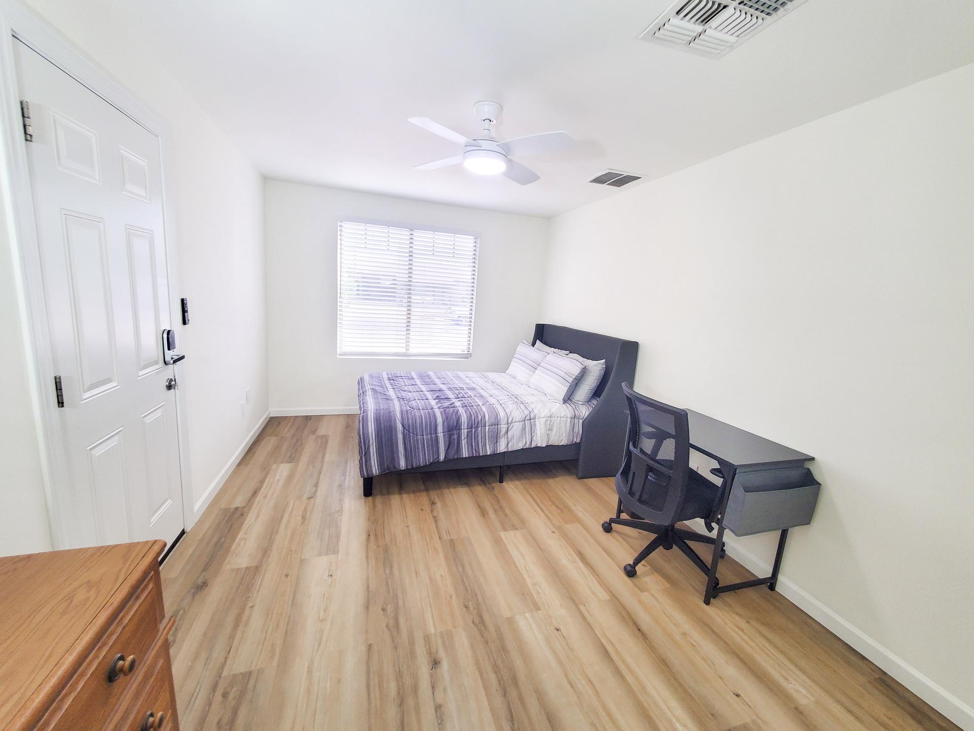 living_room, detected:window blind, ceiling fan