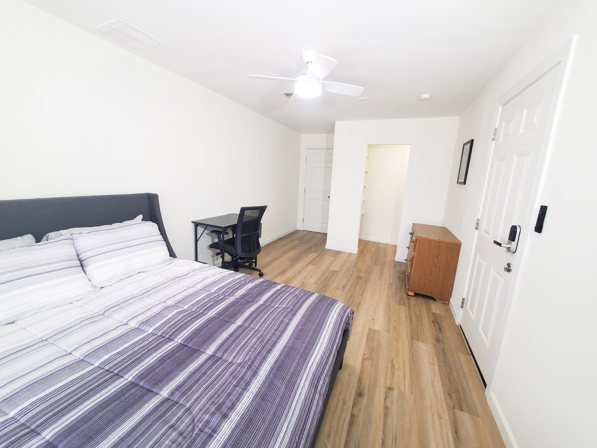 bedroom, detected:ceiling fan, bed