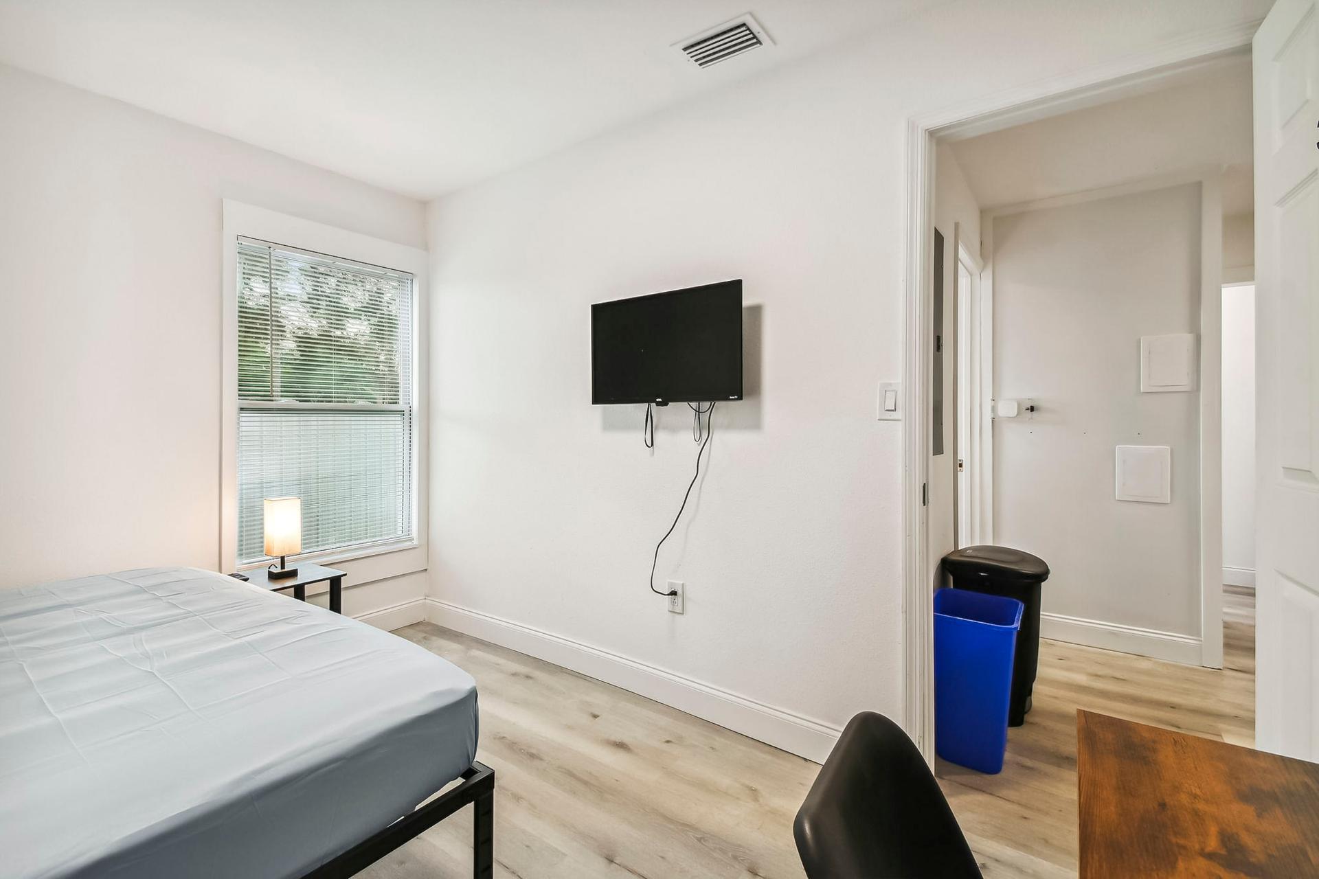 bedroom, detected:bed, window blind