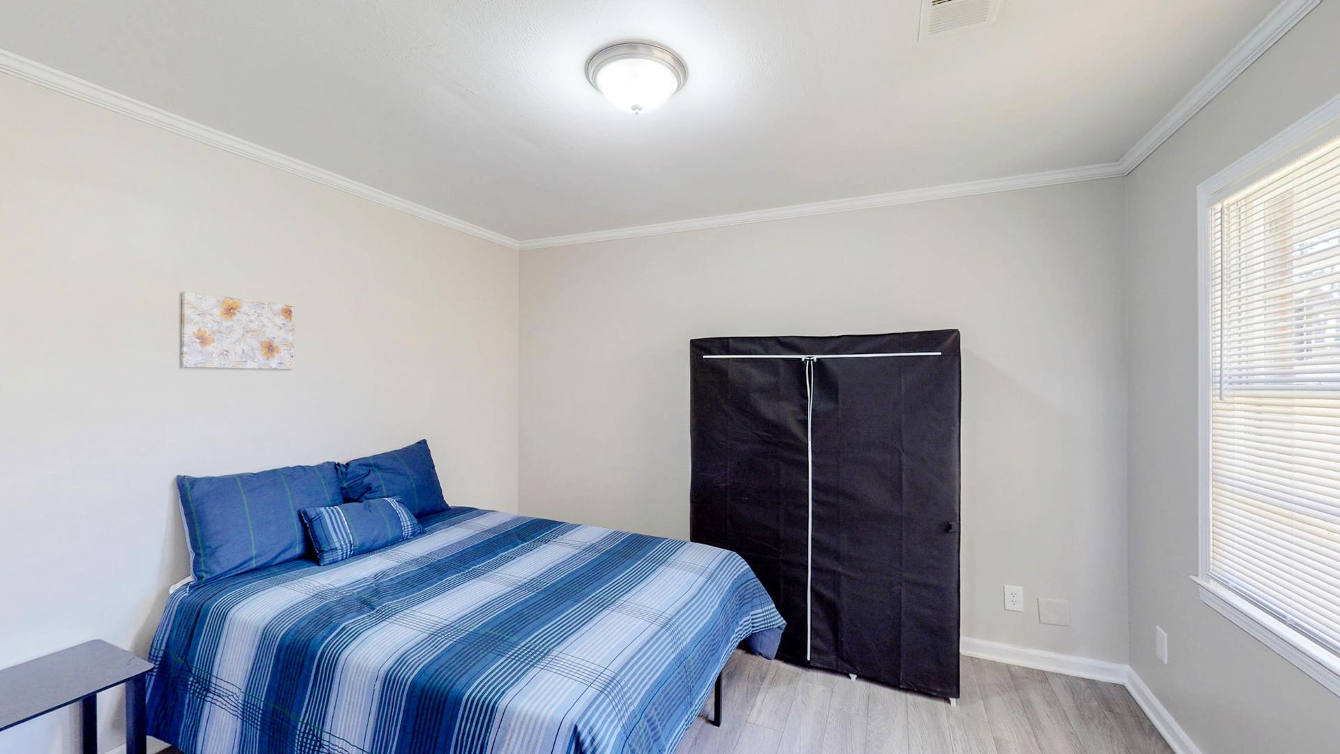 Regular size bedroom.