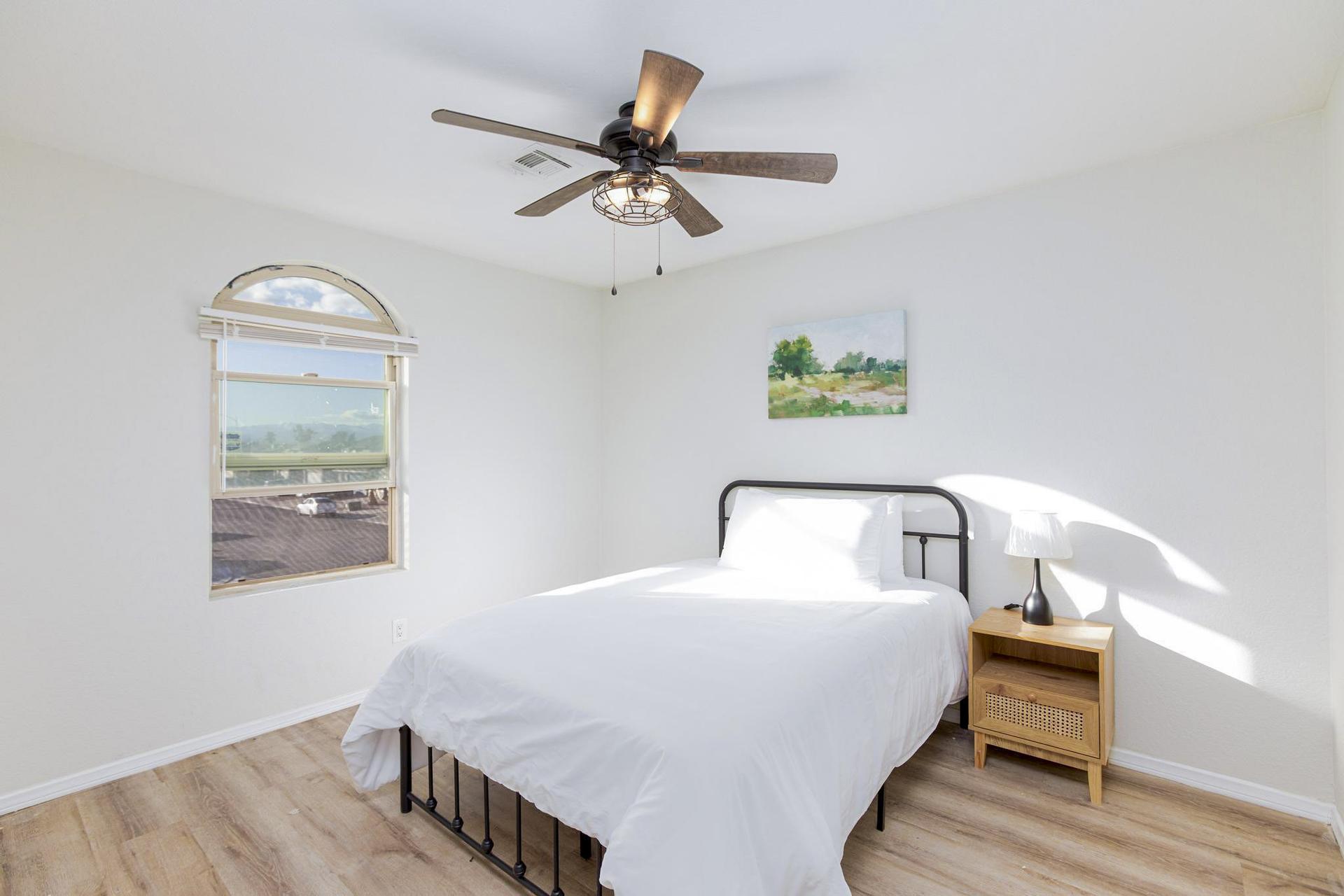 bedroom, detected:ceiling fan, window blind, bed