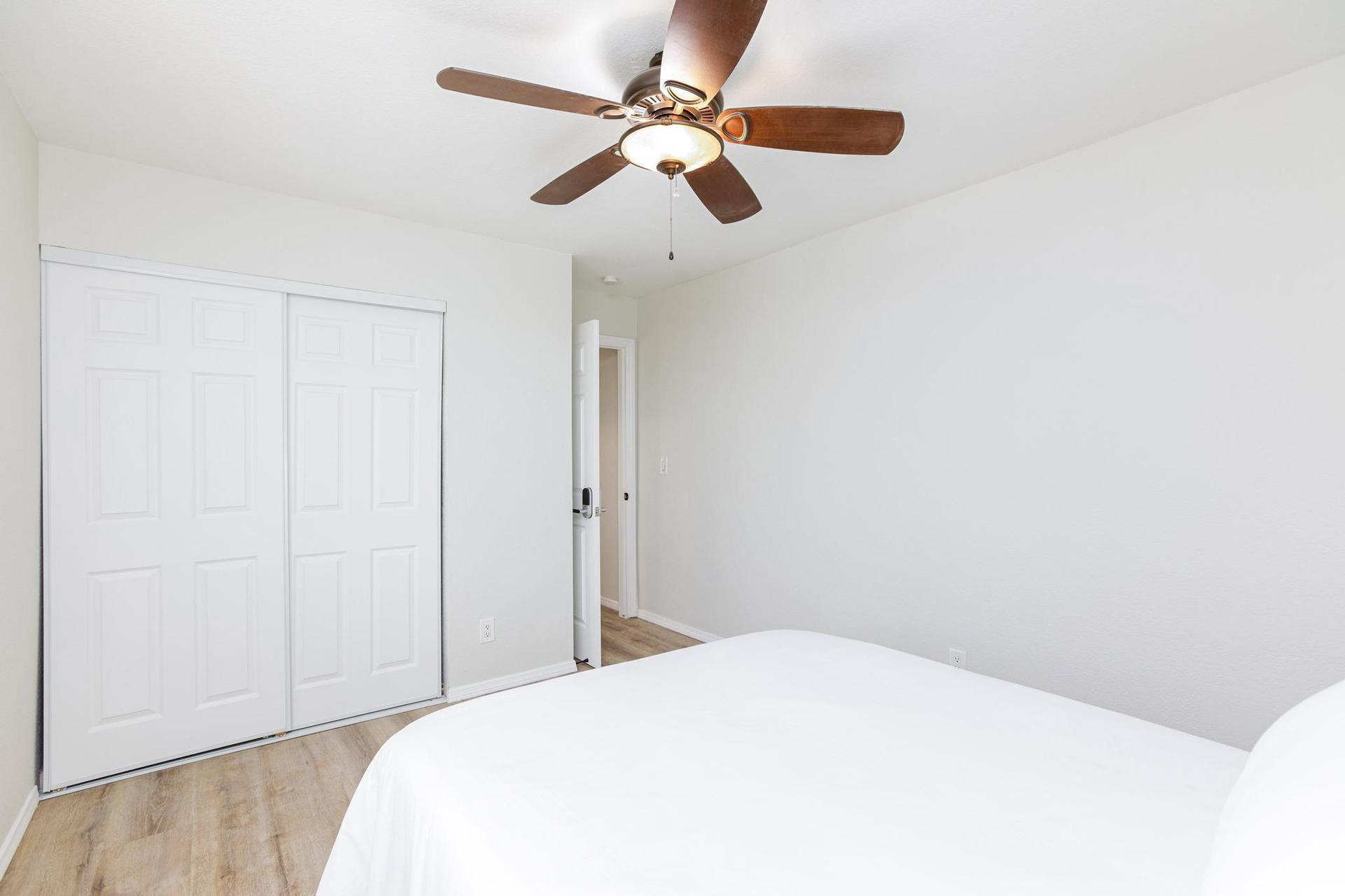 bedroom, detected:ceiling fan, bed, window blind