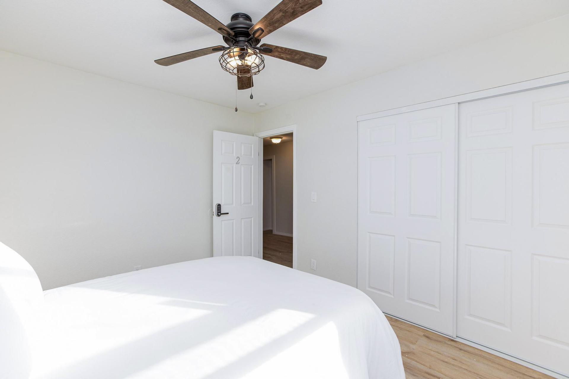 bedroom, detected:ceiling fan, bed, window blind