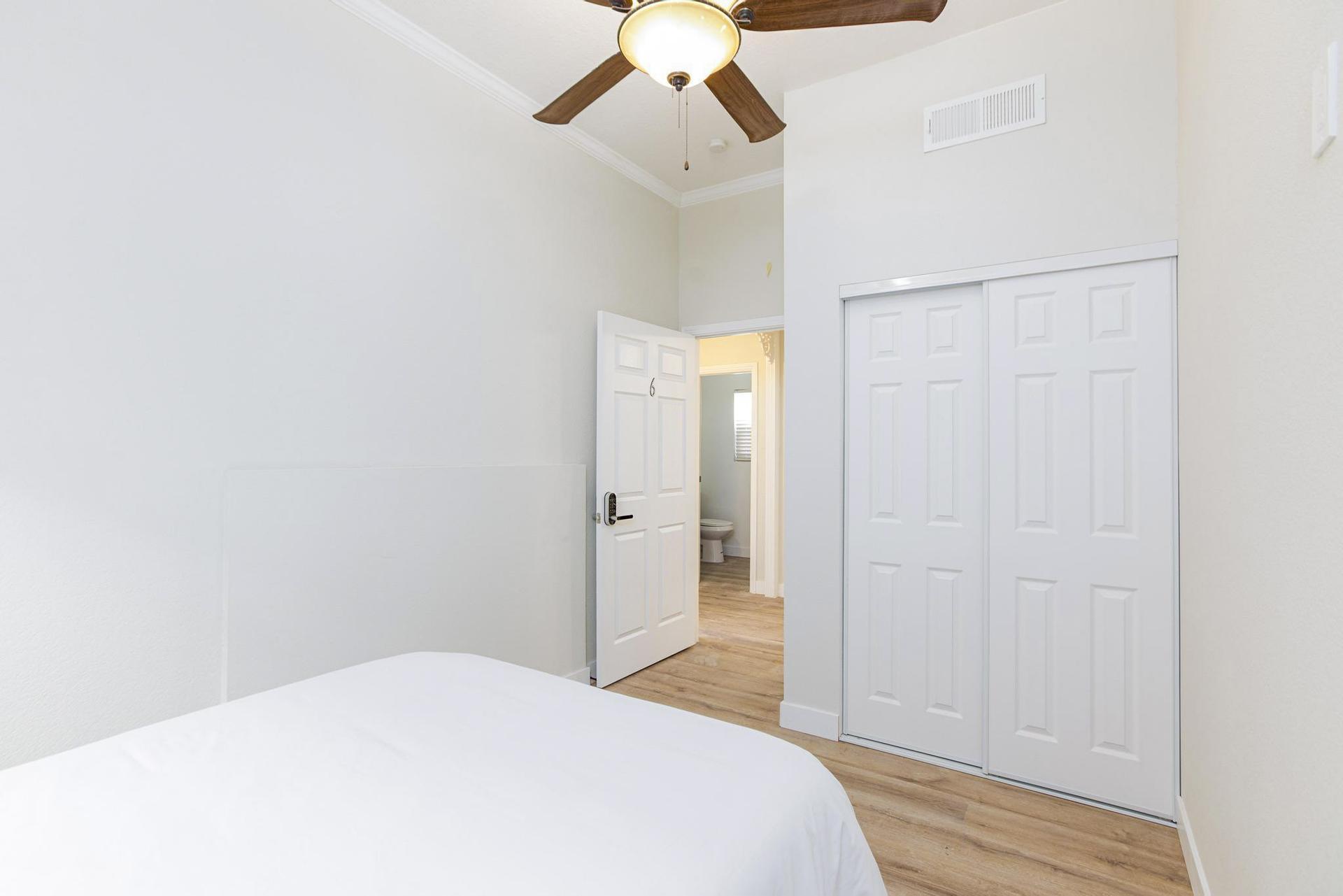 bedroom, detected:ceiling fan, window blind, bed