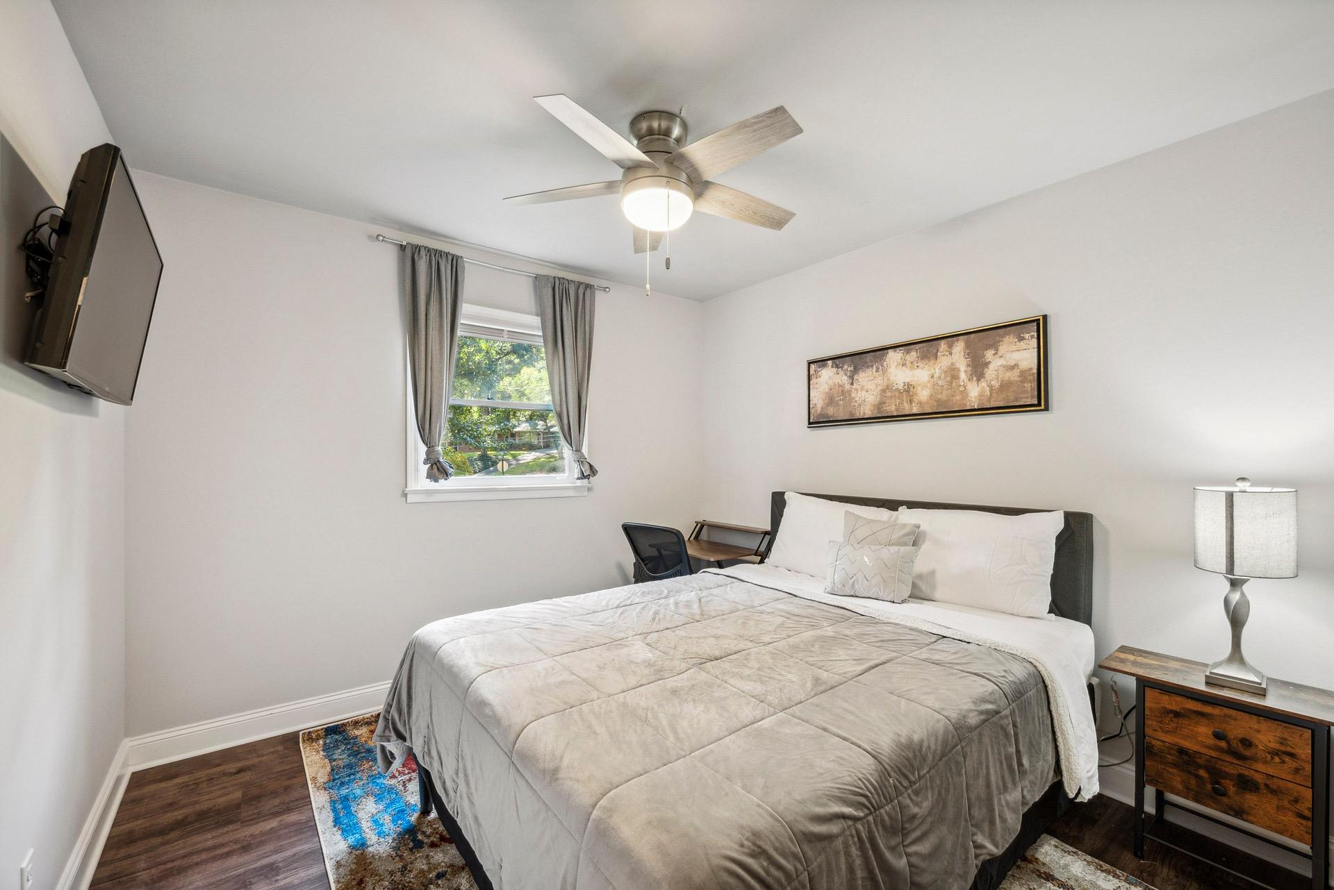 bedroom, detected:ceiling fan, bed, window blind
