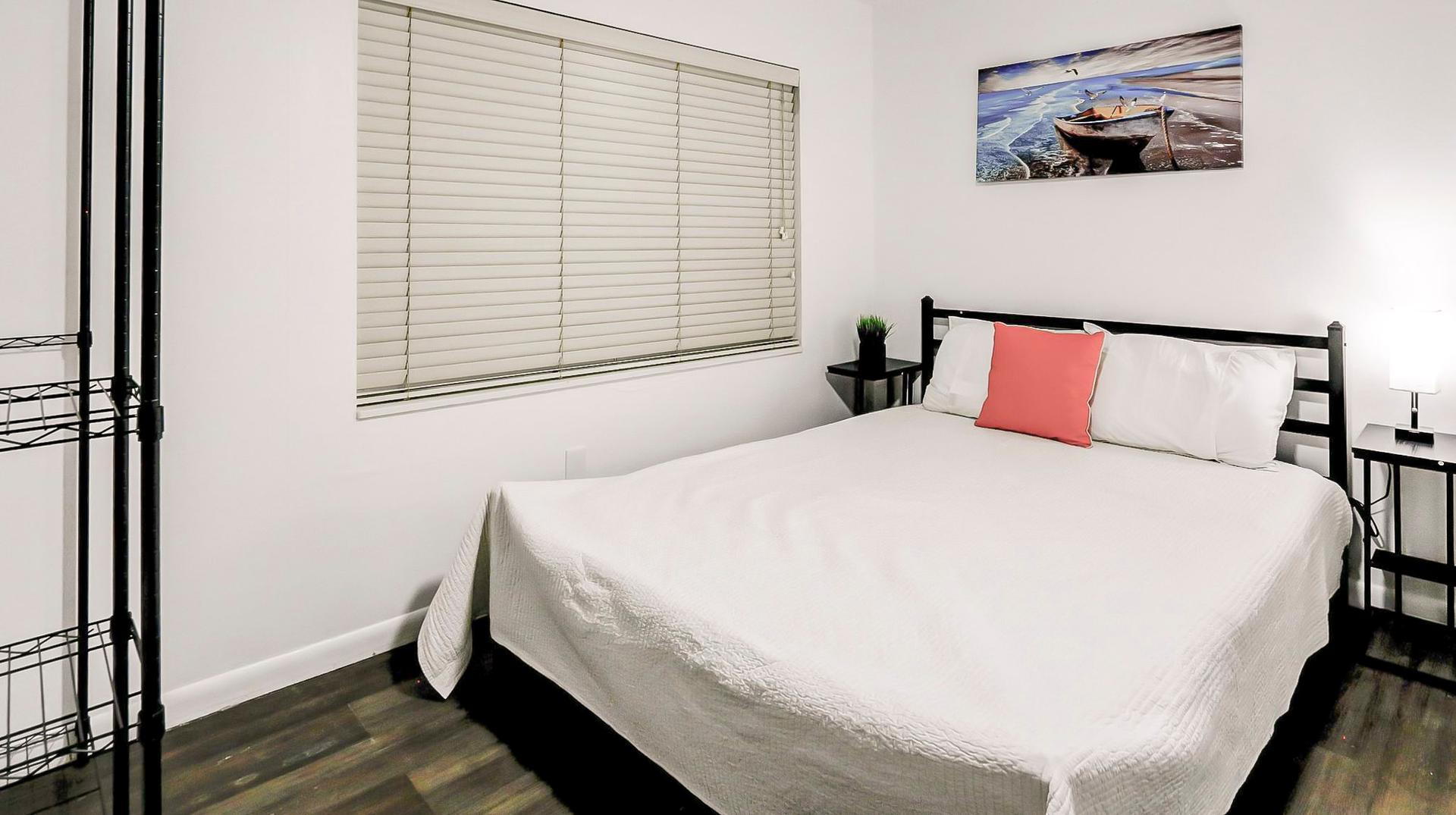 bedroom, detected:bed, window blind