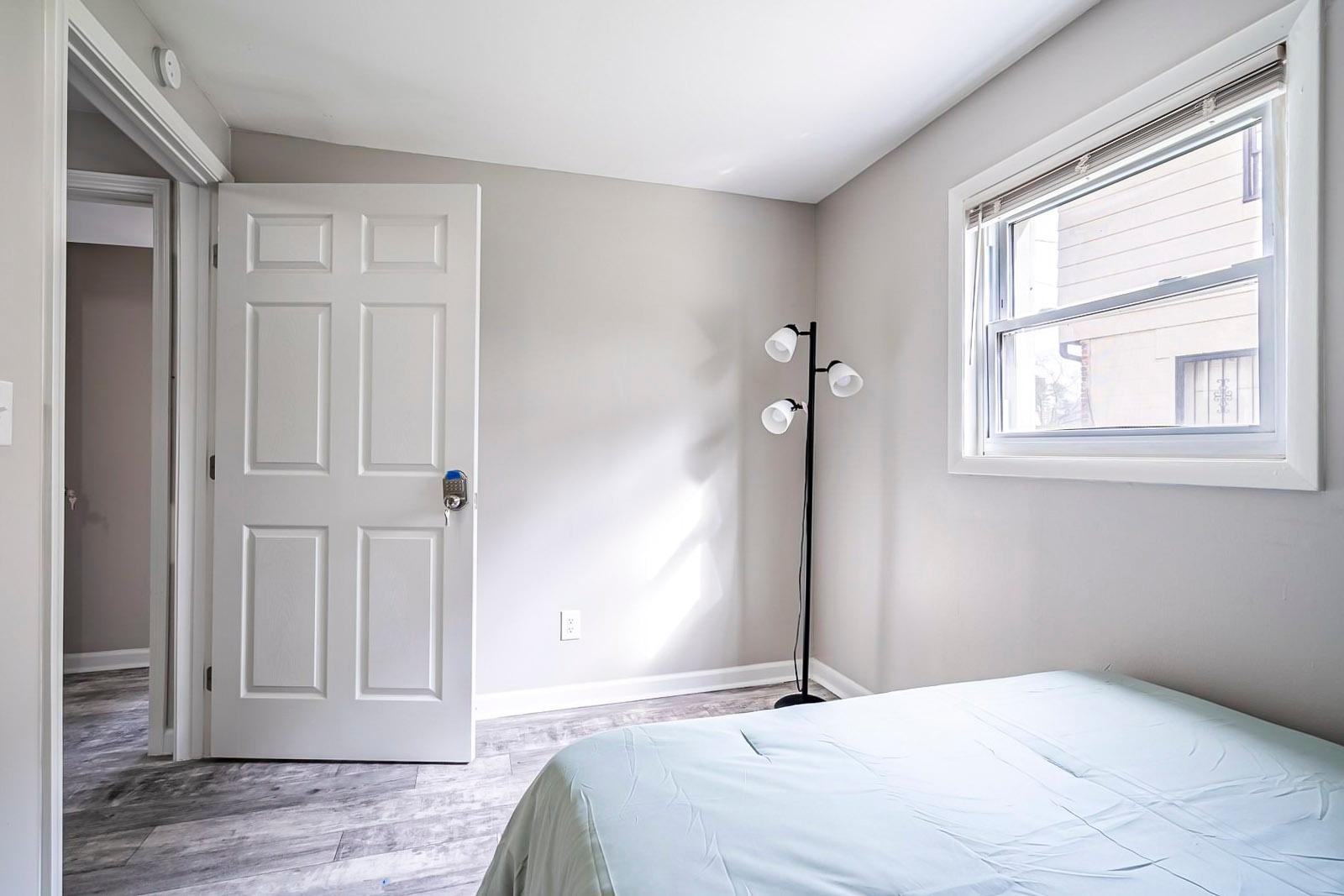 bedroom, detected:bed, window blind