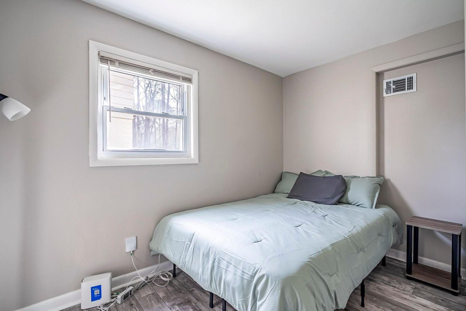 bedroom, detected:bed, window blind