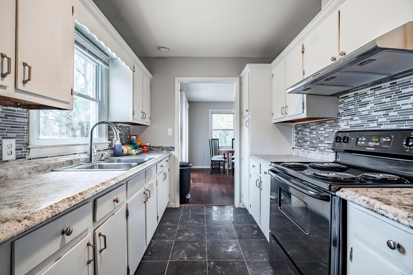 NEW LISTING 🌳 Beautiful Jonesboro Home 🌳 Enjoy the sunshine through the