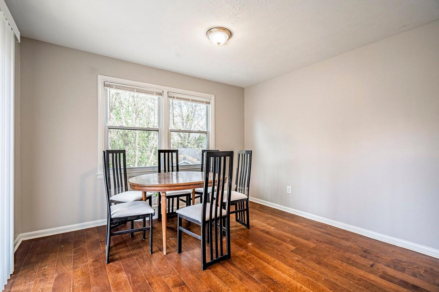 NEW LISTING 🌳 Beautiful Jonesboro Home 🌳 Enjoy the sunshine through the