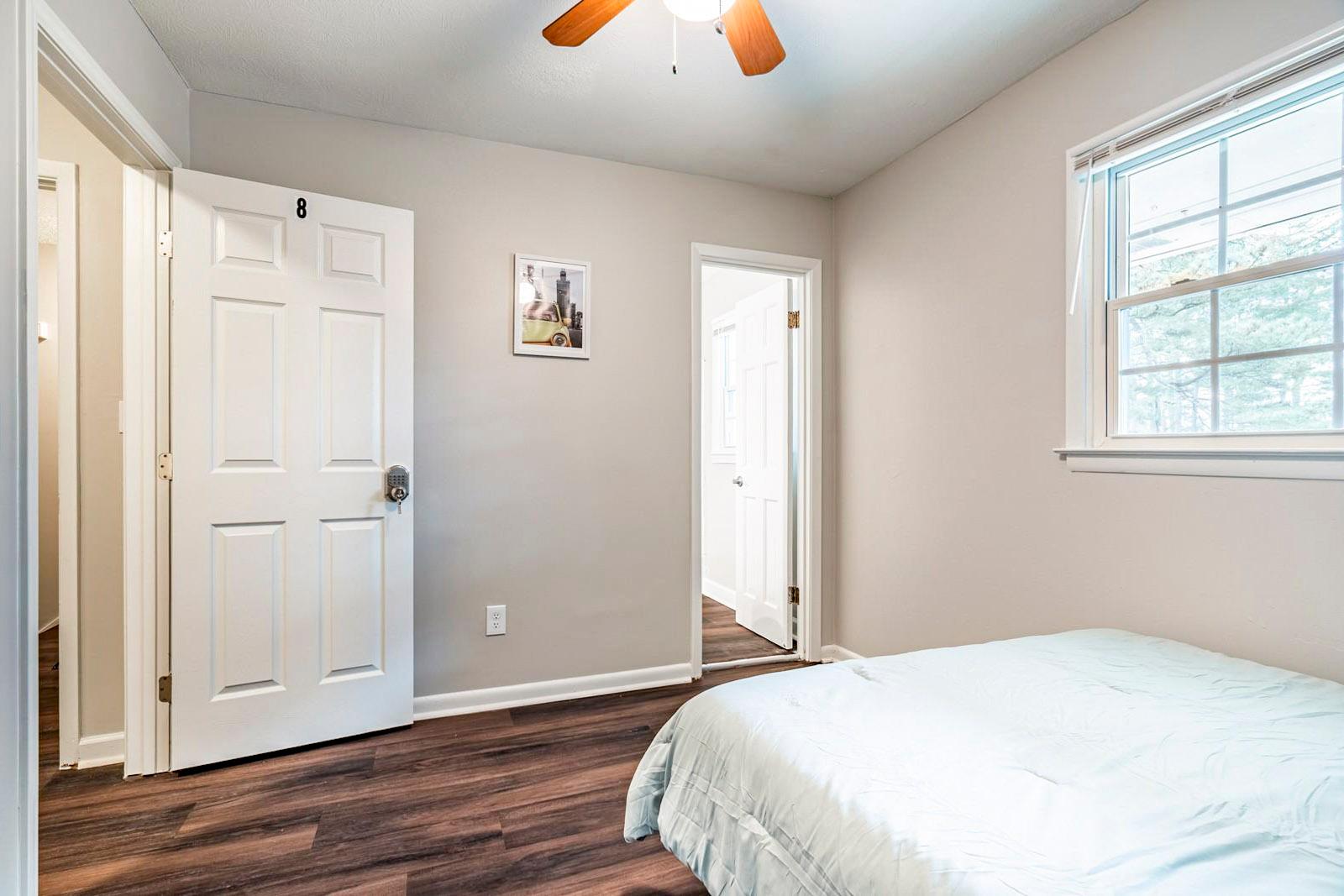 bedroom, detected:ceiling fan, bed