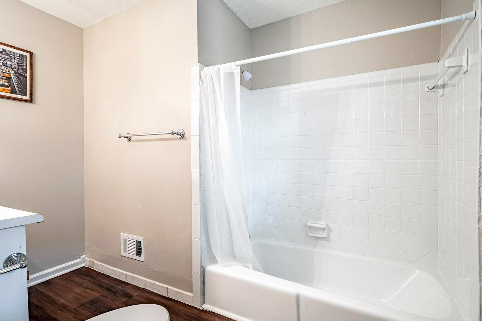 bathroom, detected:bathtub, shower