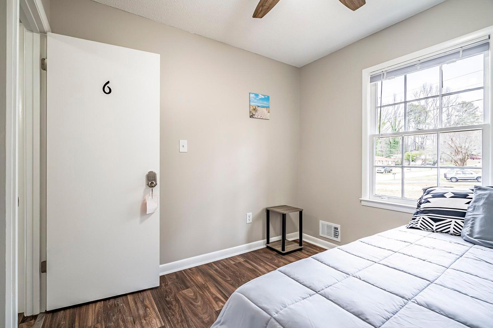 bedroom, detected:ceiling fan, bed