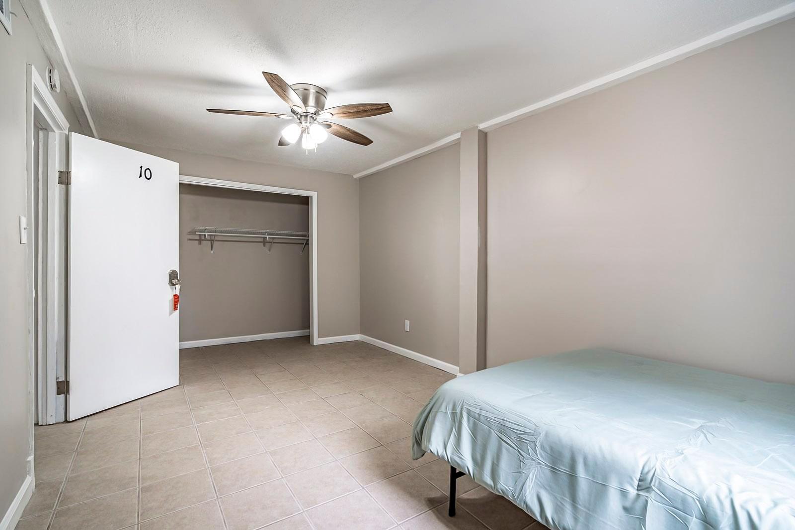 bedroom, detected:ceiling fan, bed