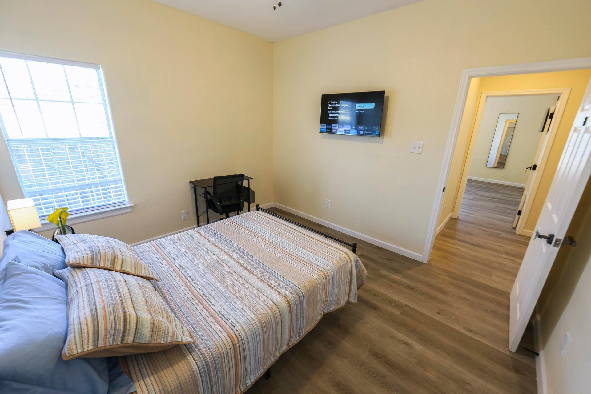 bedroom, detected:window blind, bed