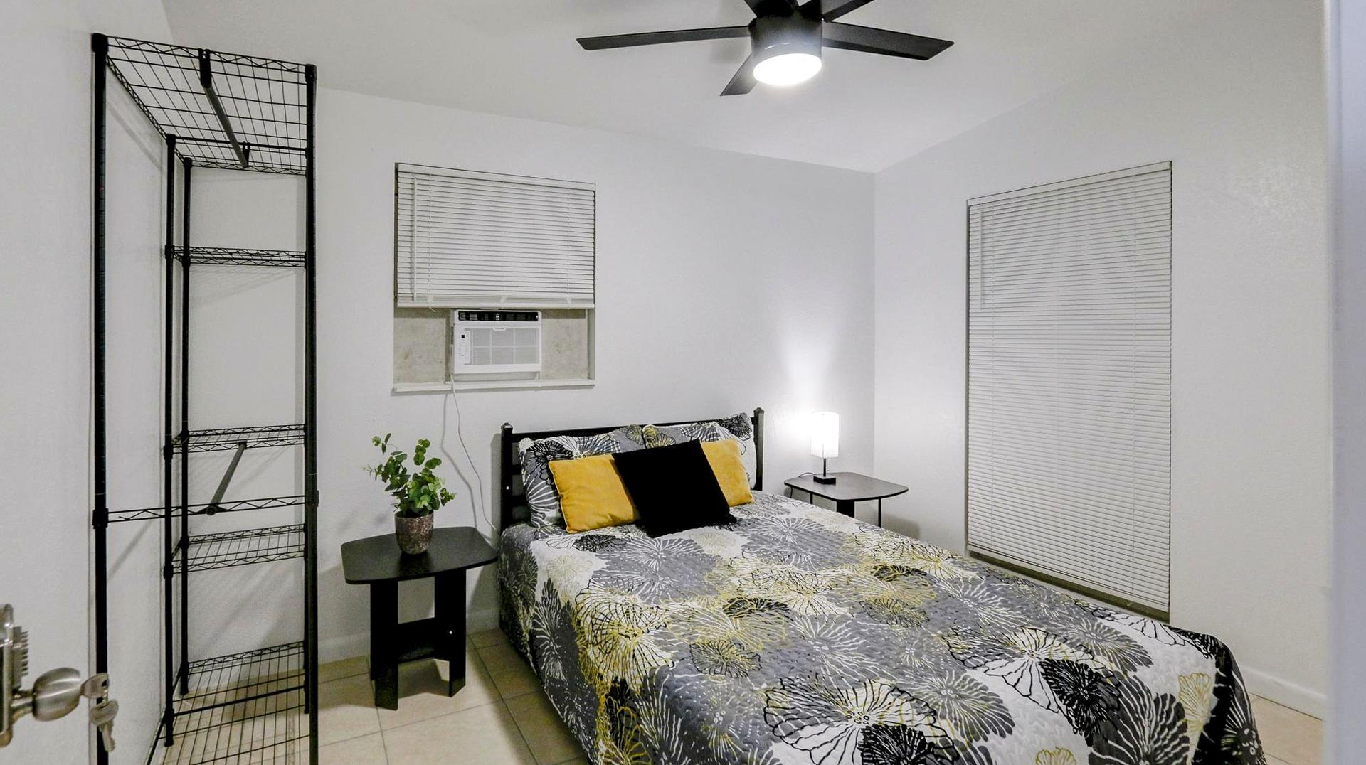 bedroom, detected:ceiling fan, bed, window blind