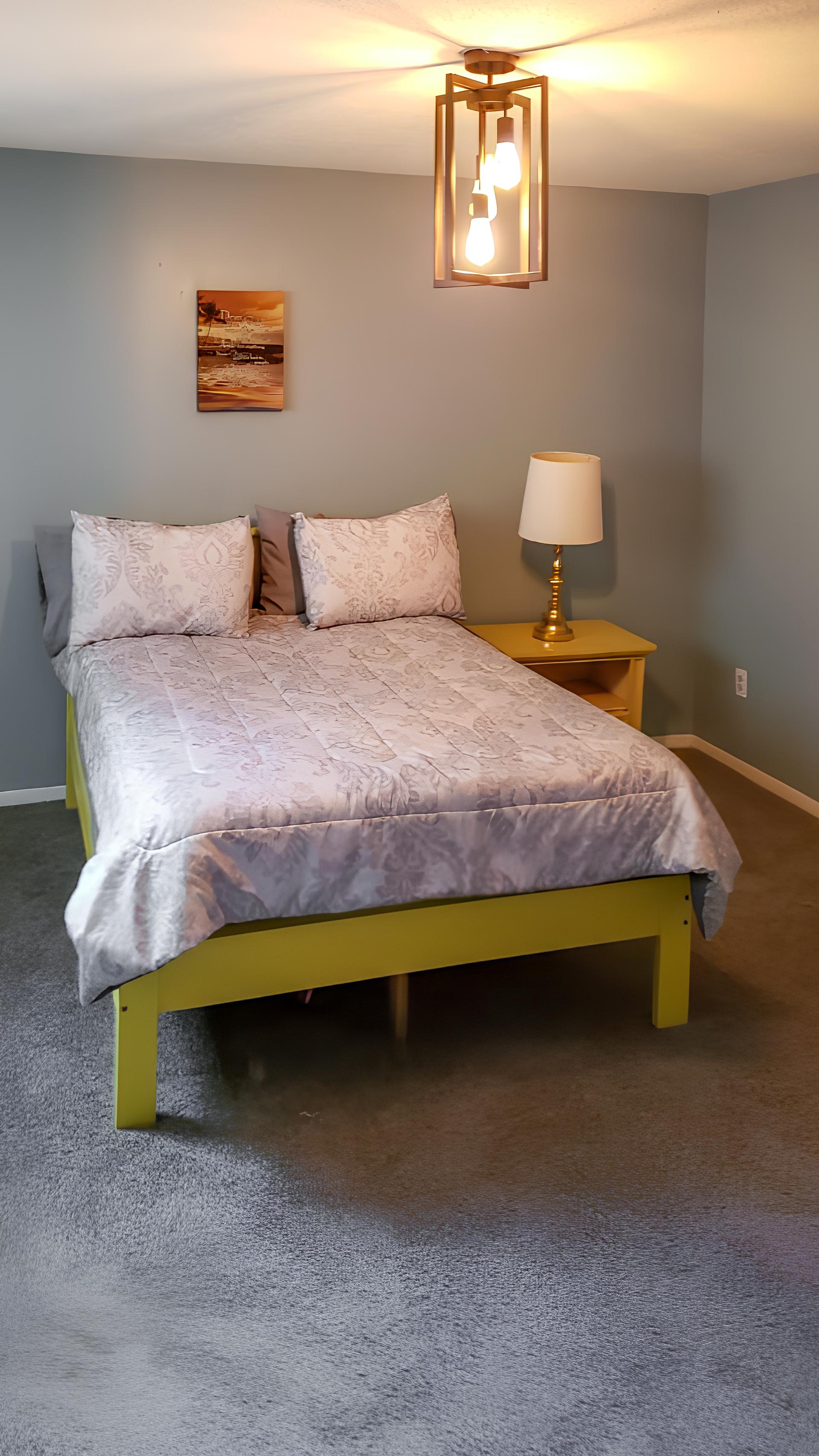 bedroom, detected: hardwood, bed