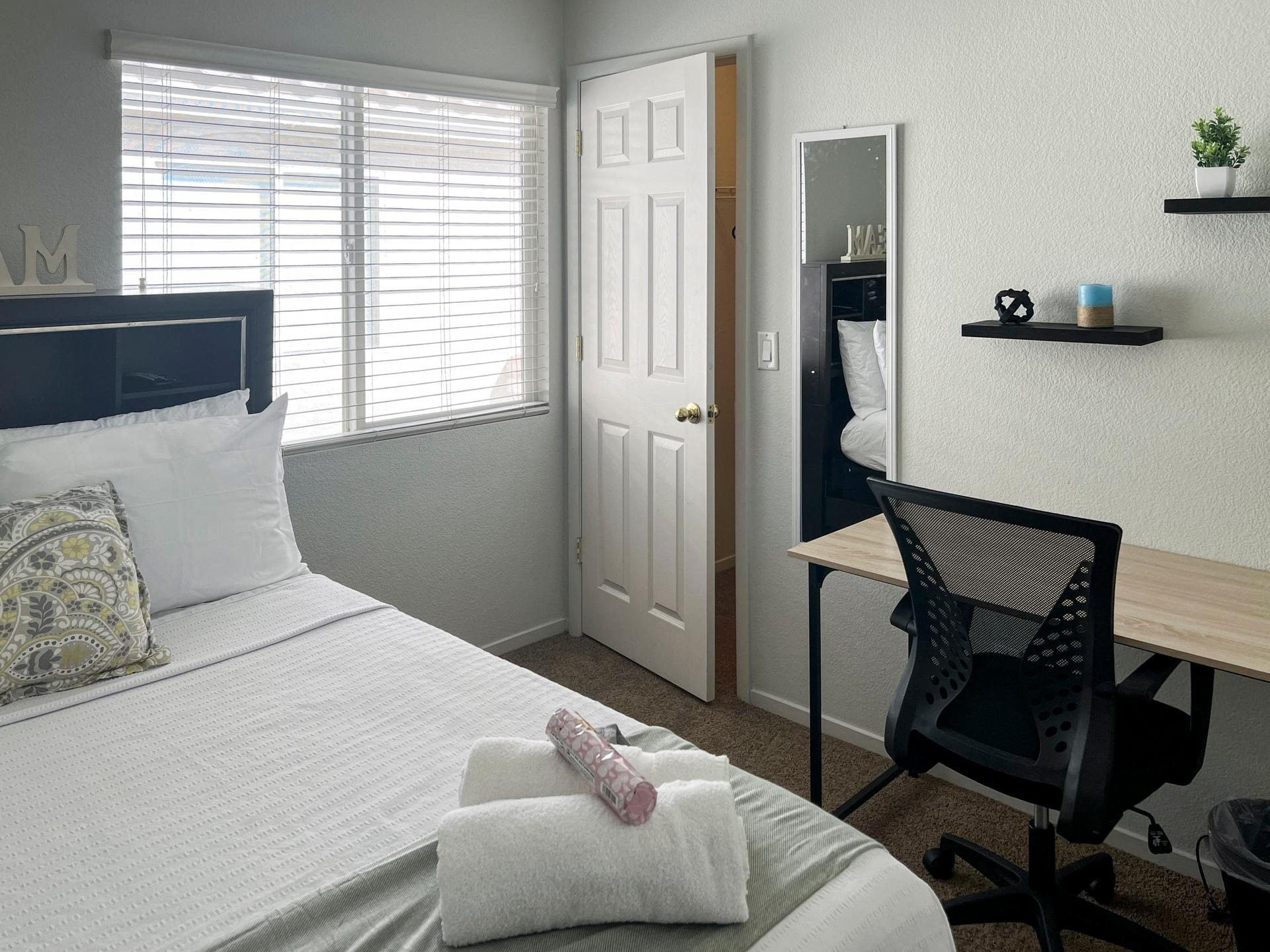 bedroom, detected:window blind, bed