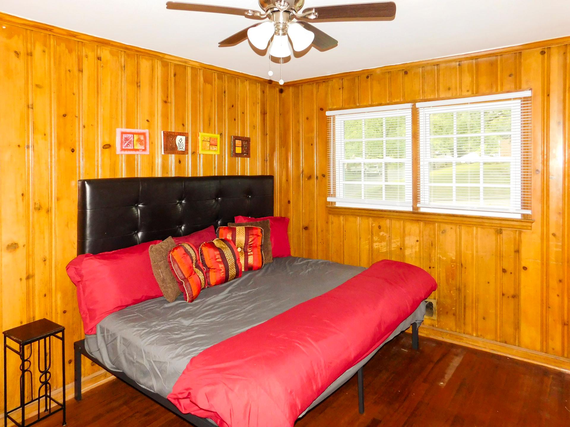 bedroom, detected:ceiling fan, bed